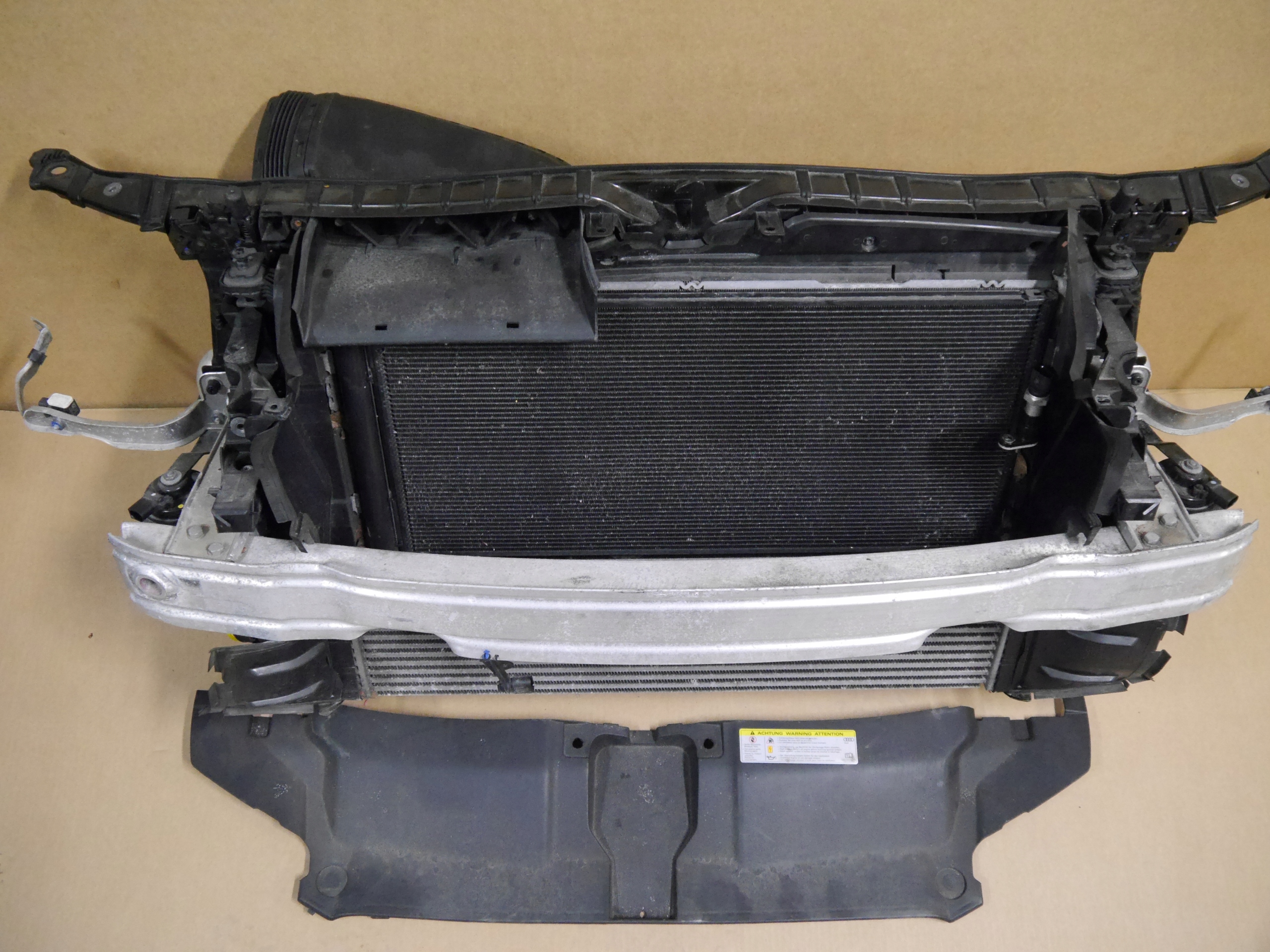 AUDI A6 A7 4G PAS PRZEDNI CHŁODNICE 3.0TDI Numer katalogowy części AUDI A6 A7 4G PAS PRZEDNI CHŁODNICE 3.0TDI