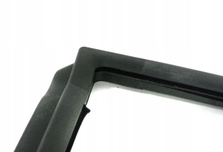 OE BMW 5 E60 GÓRNA USZCZELKA TYŁ SZYBY TYLNEJ Typ samochodu Samochody osobowe