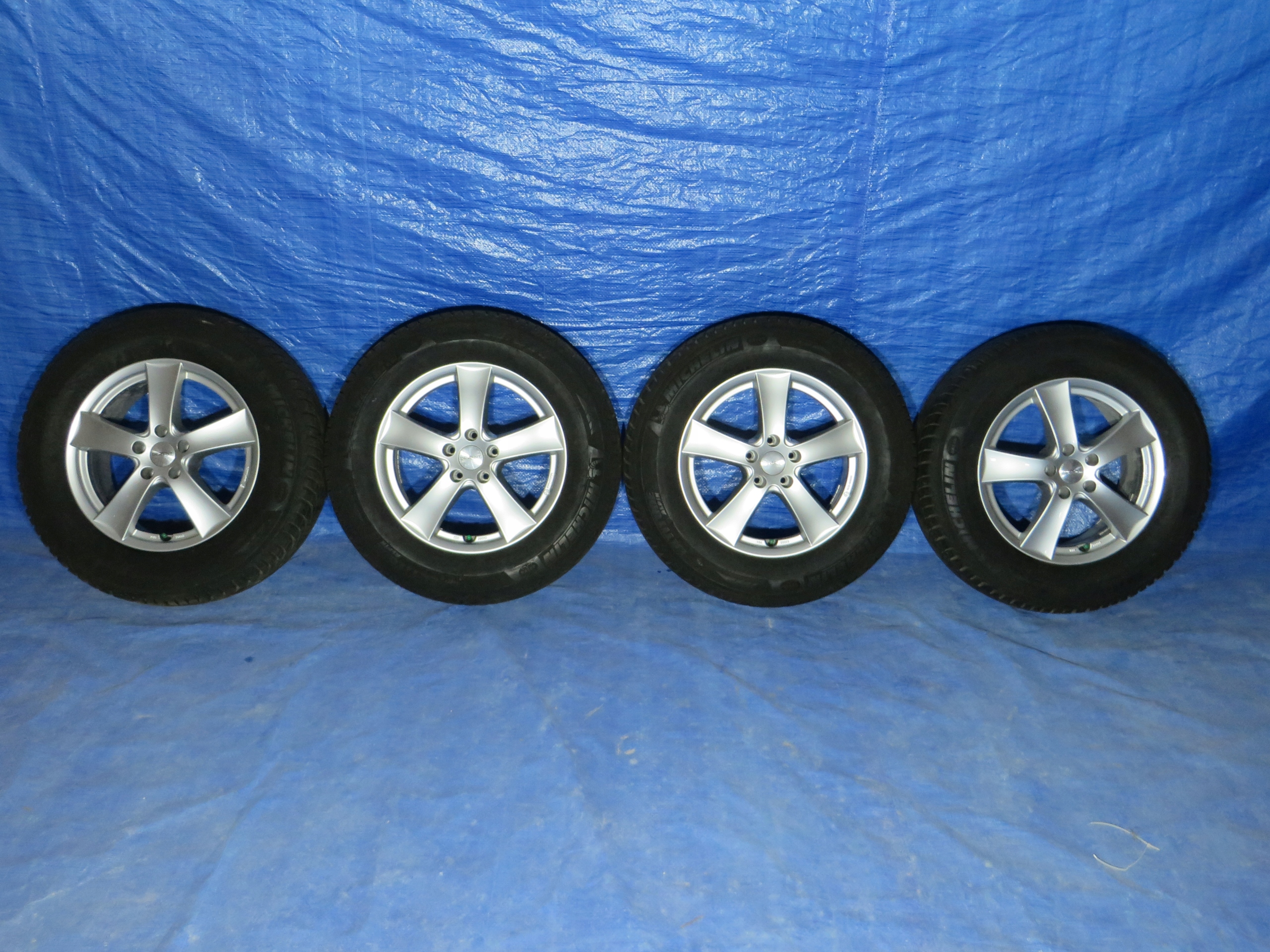 AUDI Q5r0 КОЛЕСА ШИНИ ЗИМА 17 ДЮЙМІВ 235/65/17