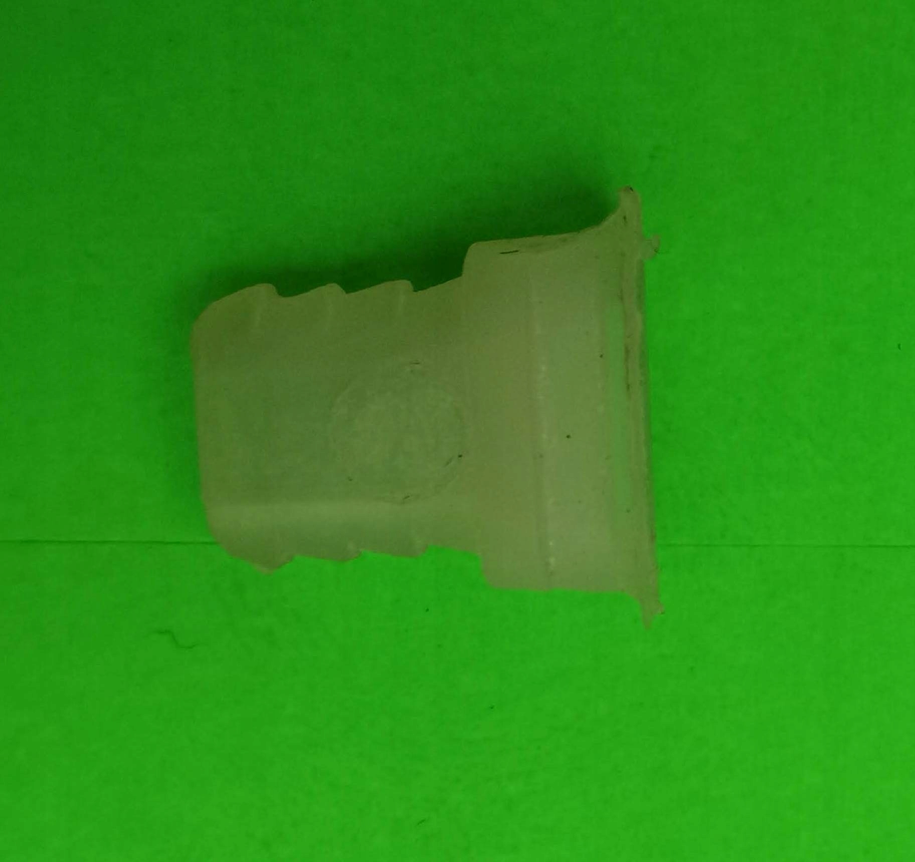 Tulejka odprowadzająca wodę z podszybia 126p