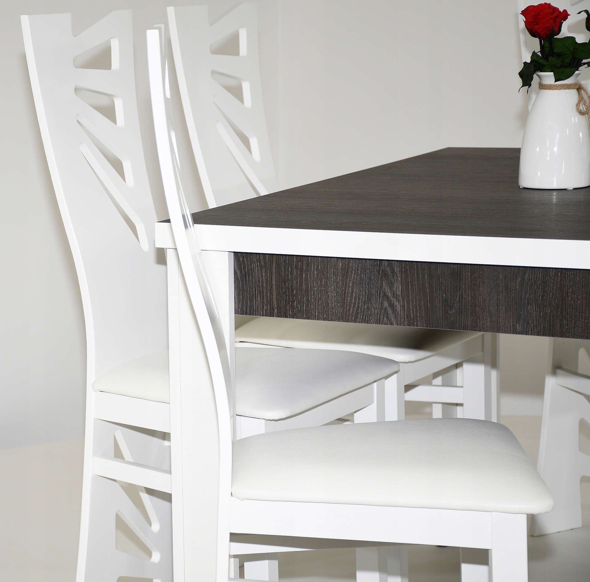 zestaw stół i 4 krzesła, rozkładane stoły Szerokość stołu 80 cm