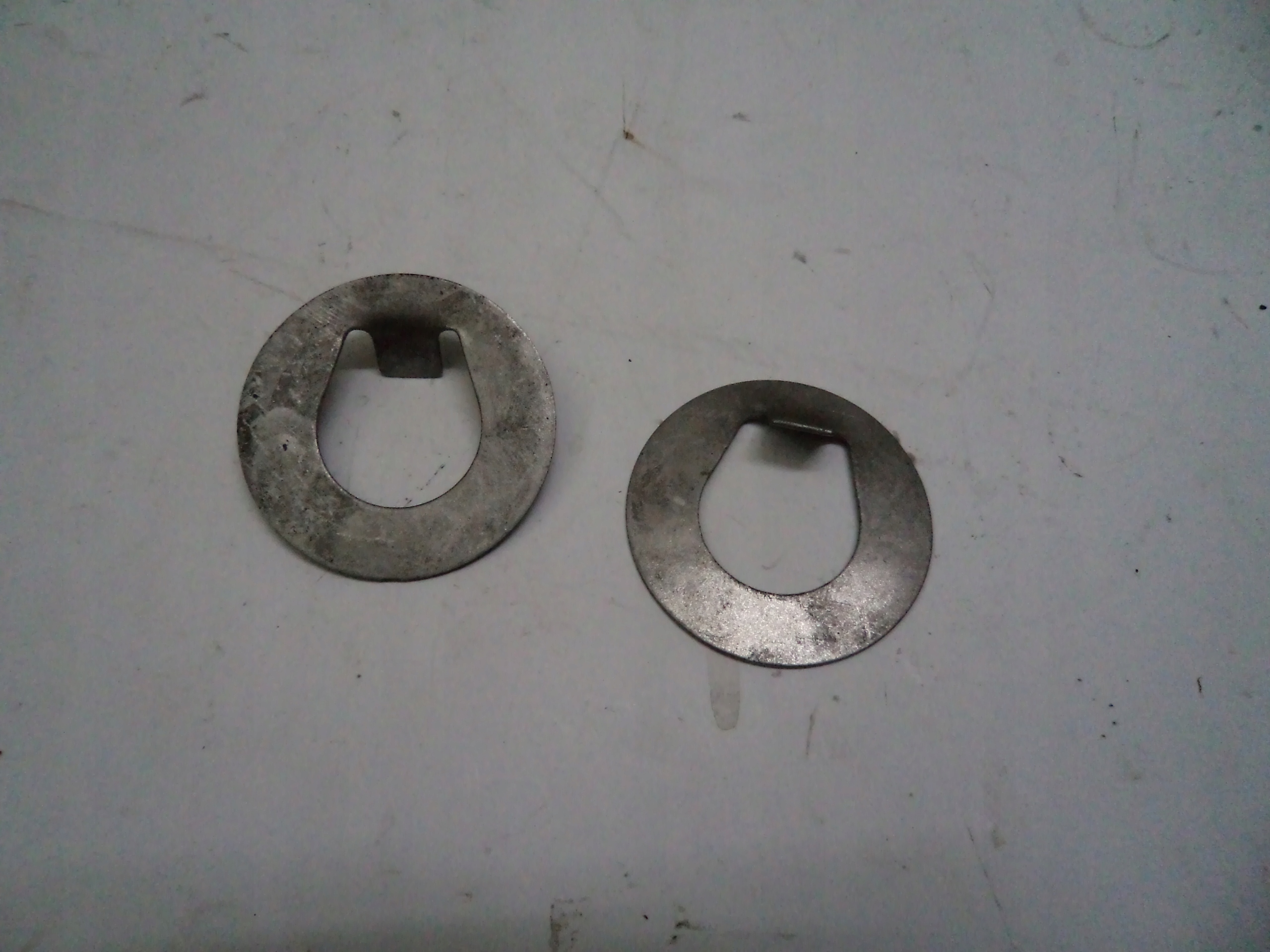 ZABEZPIECZENIE ŚRUBY KOŁA PASOWEGO FIAT 126P