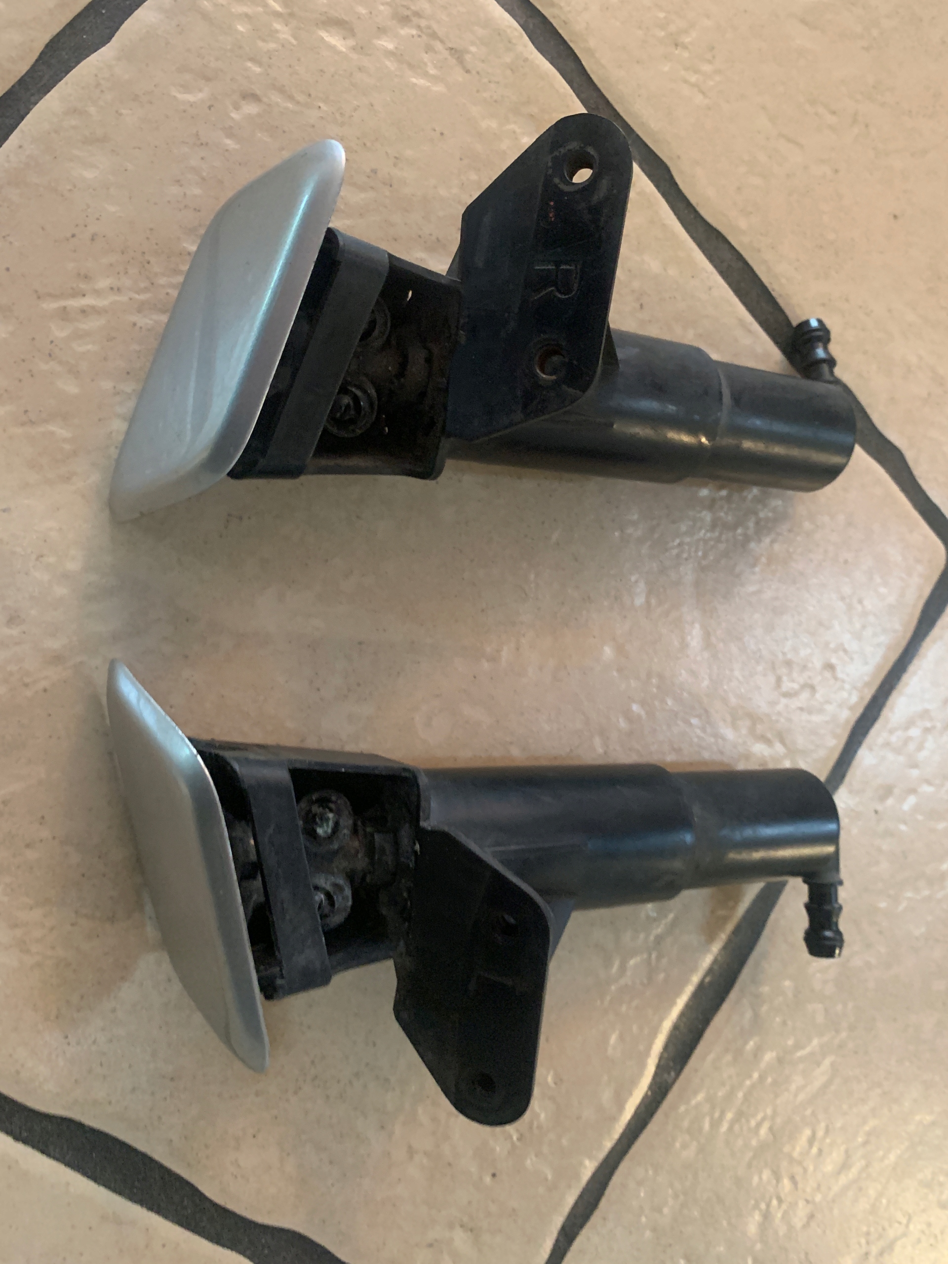 21442 - Toyota Avensis T25 lift 06-08 Омивач лампи