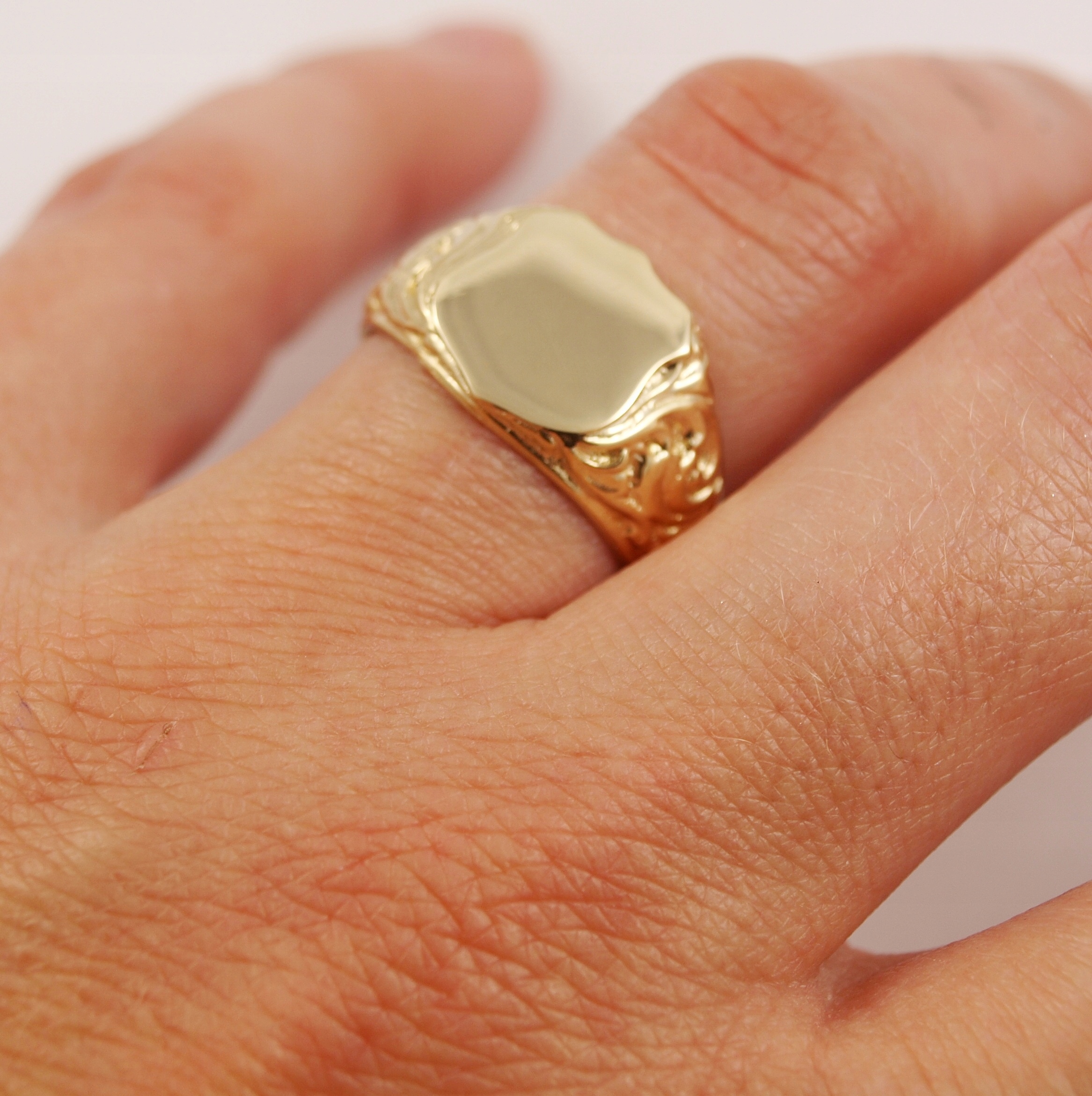 SYGNET MĘSKI ZŁOTY PIĘKNE ZDOBIENIA ZŁOTO 585 Rozmiar/Średnica wew. (mm) 19/18,67