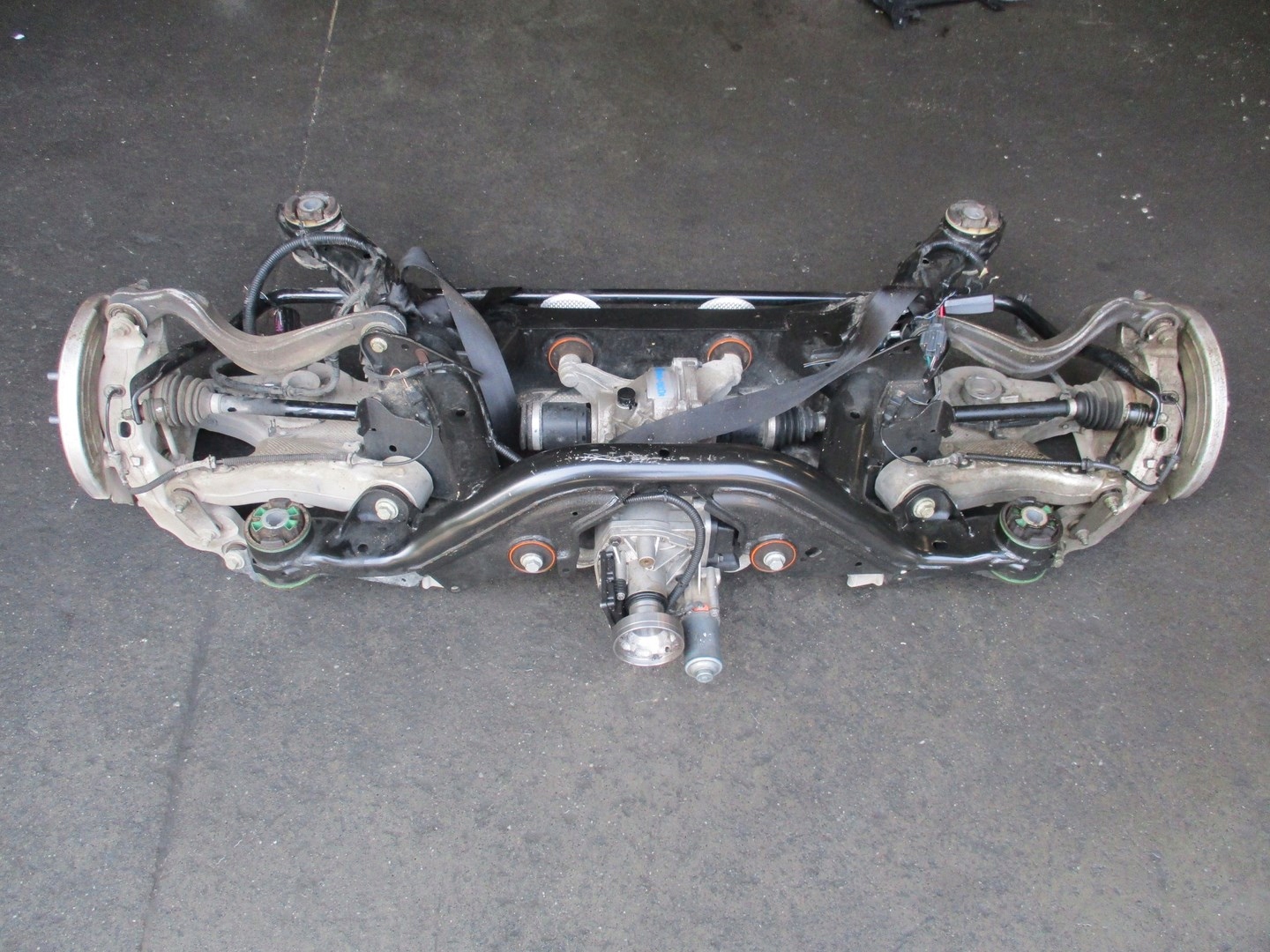 Zawieszenie DISCOVERY SPORT 2,0i HJ32-4N053-BA