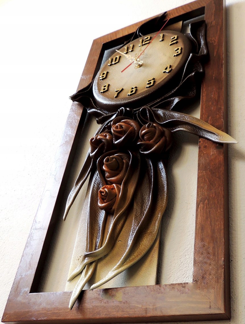 Zegar ścienny ze skóry w drewnianej ramie RÓŻE Kod producenta RZ4-4