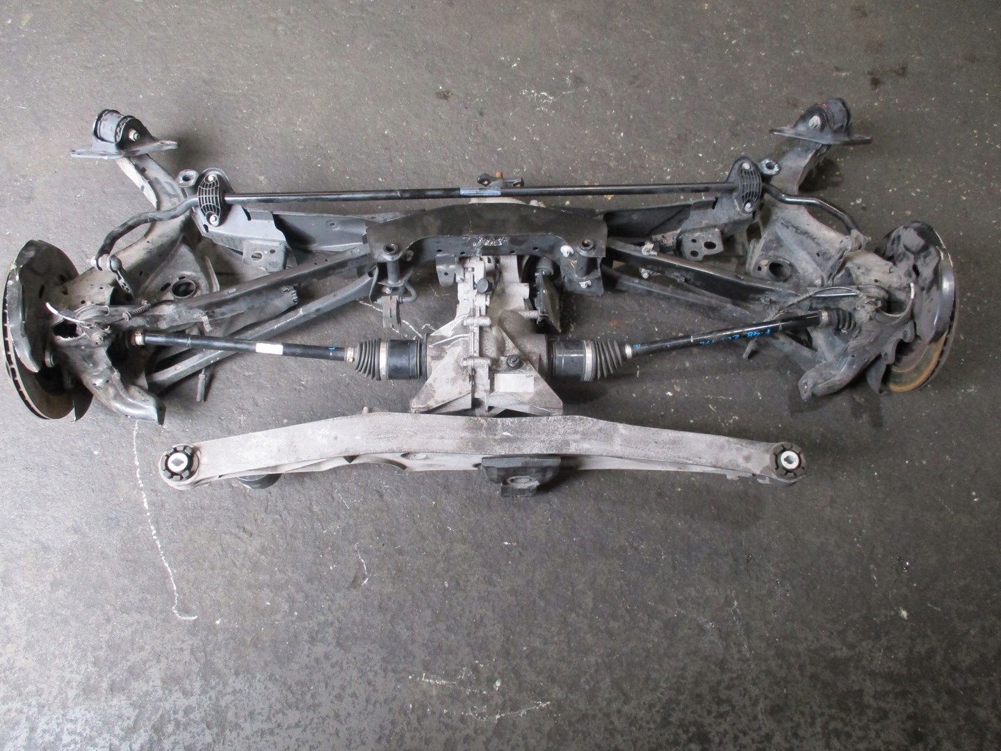 Zawieszenie TYŁ BMW X1 F48 2,0D XD Producent części BMW OE