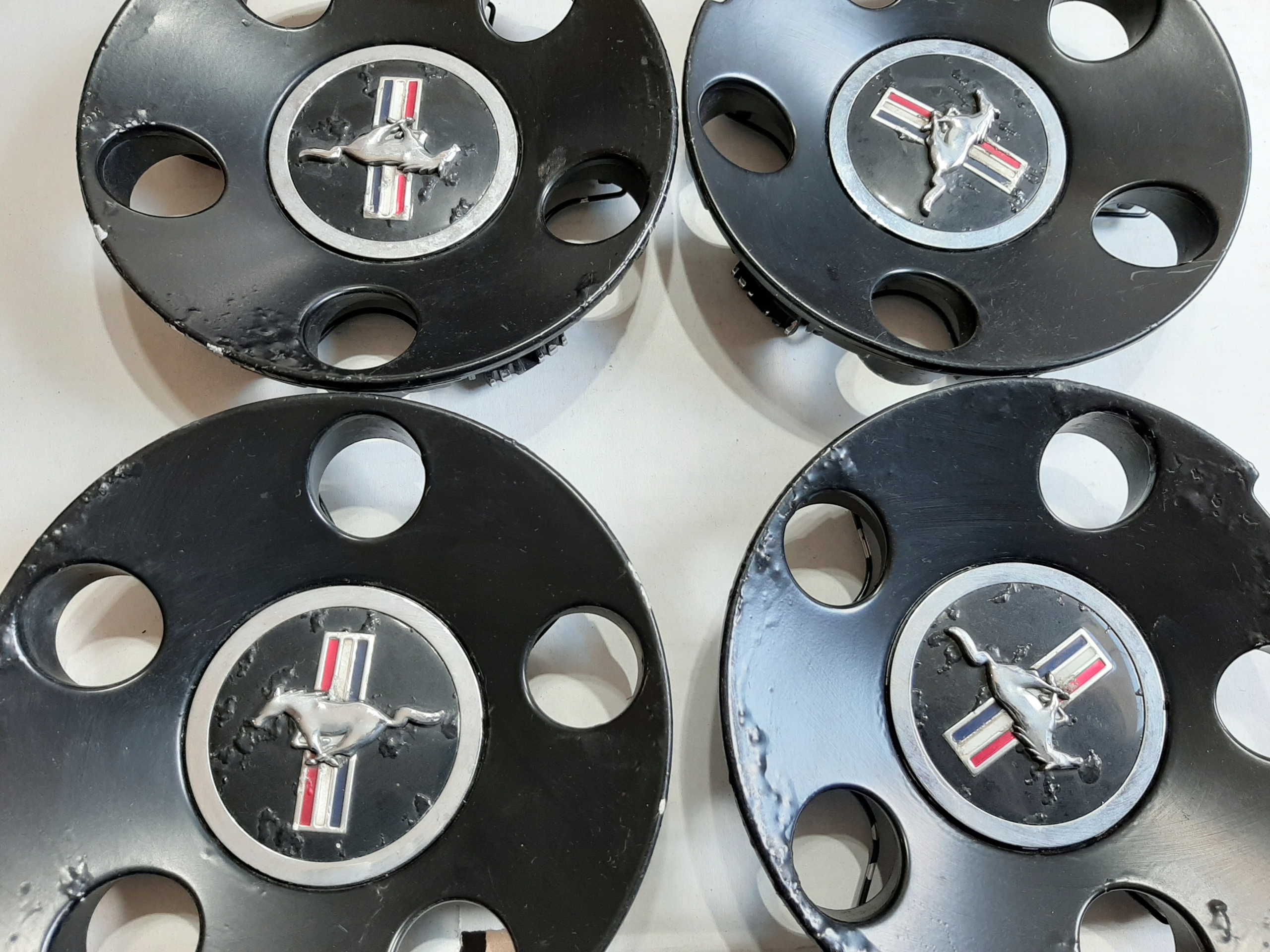 НАКЛАДКИ НА КРЫШКИ FORD MUSTANG 6R33-1A096-EA