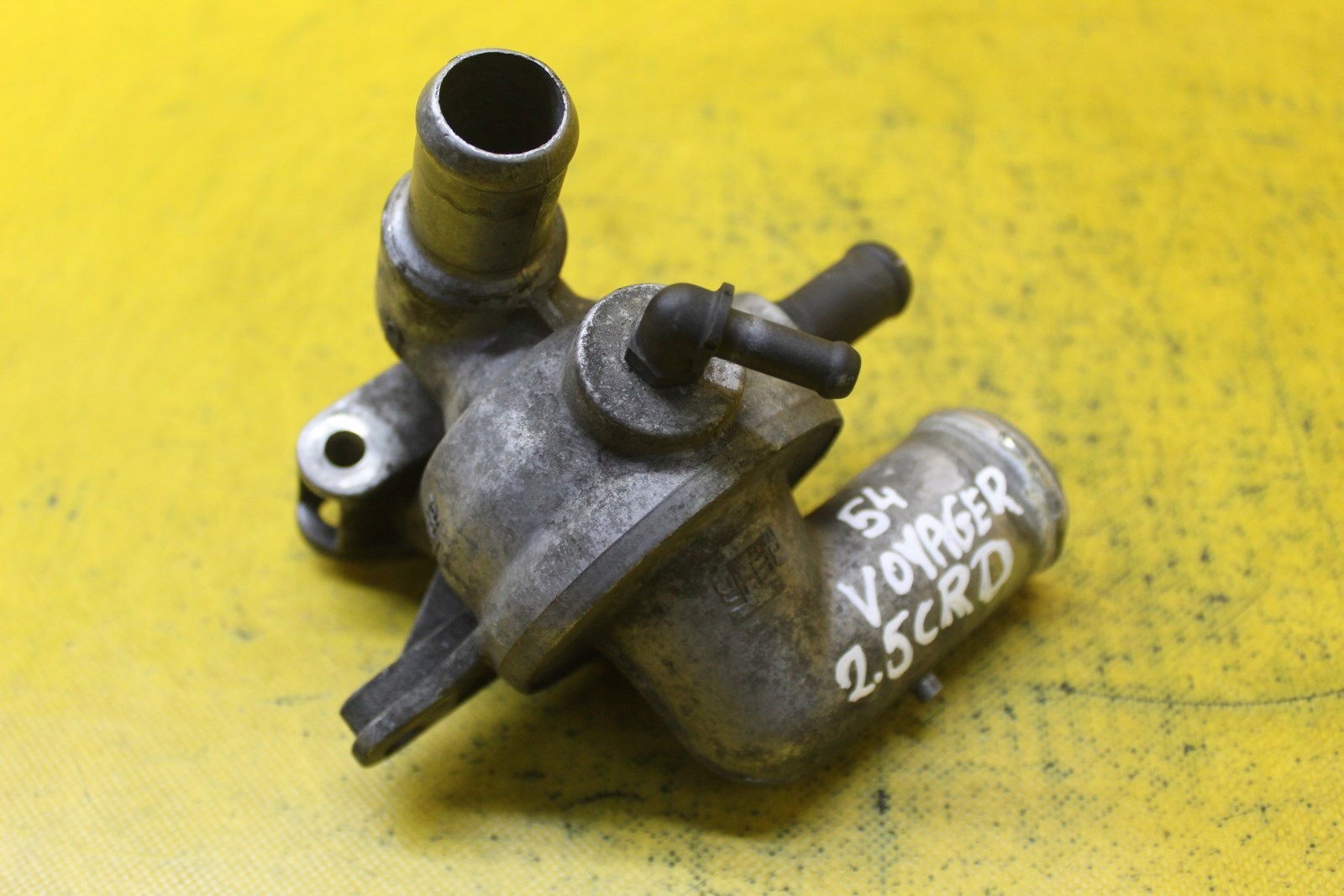 КОРПУС ТЕРМОСТАТА CHRYSLER VOYAGER IV 2.5 CRD