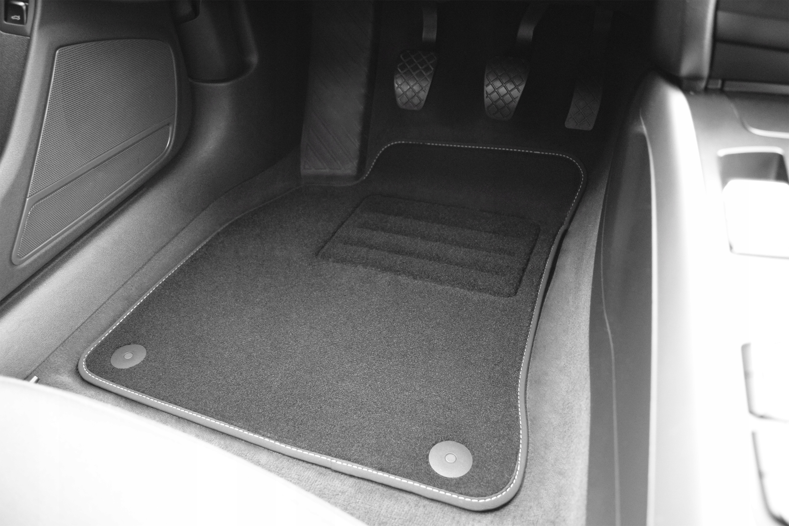 Dywaniki welurowe EXCLUSIVE do FORD FOCUS MK3 III Color black