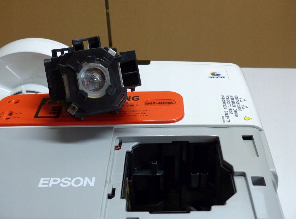 PROJEKTOR RZUTNIK EPSON EMP-400We LAMPA WXGA XGA Wbudowane głośniki tak