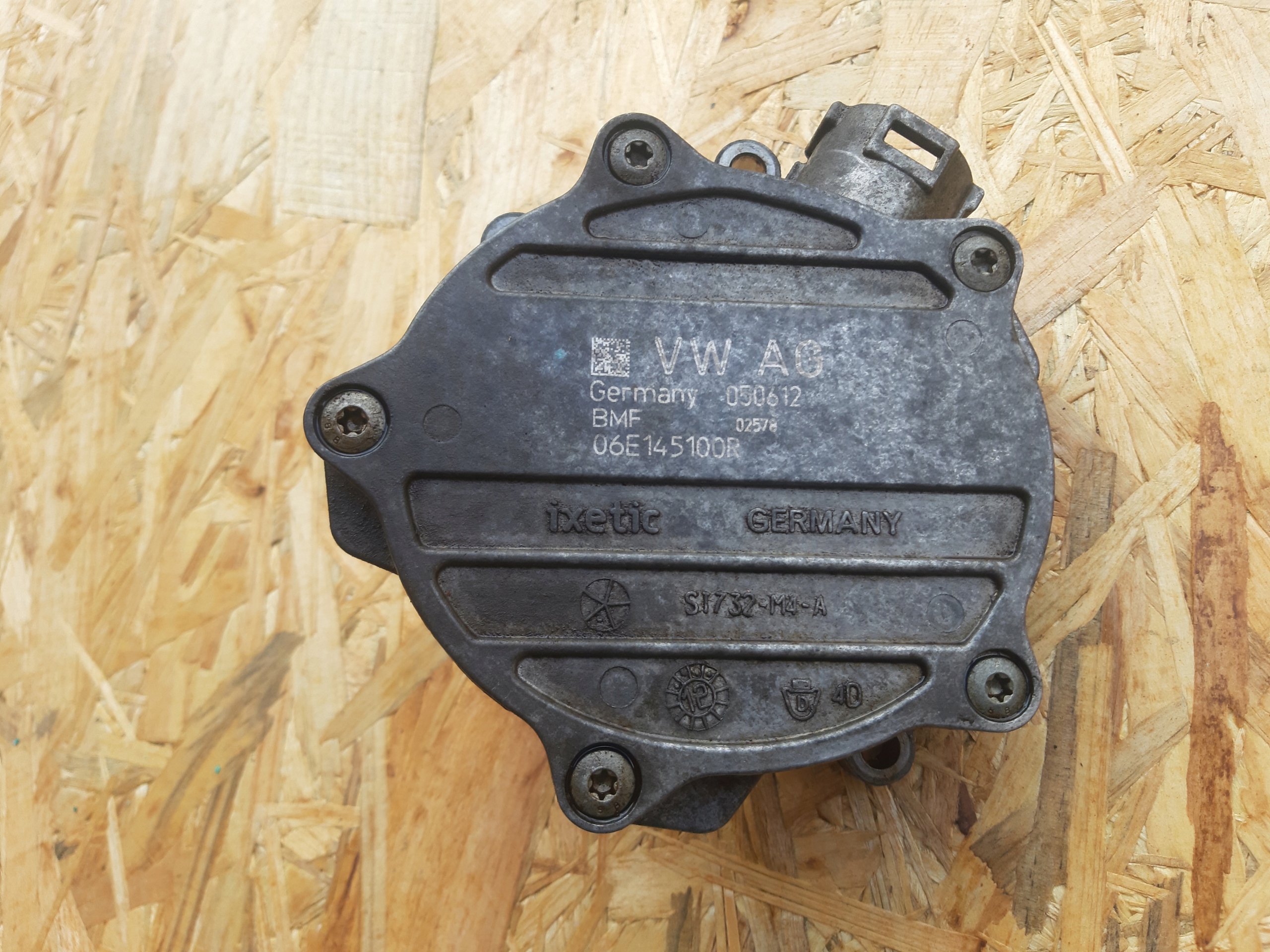 06E145100R - Вакуумный насос AUDI S4 B8 S5 8T A6 C7 A7 3.0 TFSI CTU