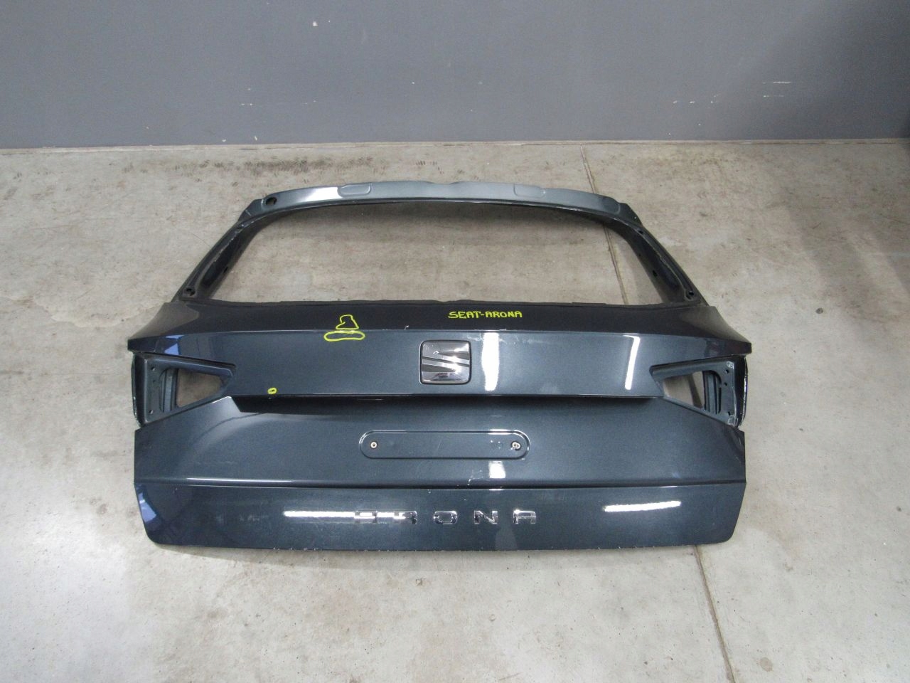 SEAT ARONA KLAPA TYŁ TYLNA Typ samochodu Samochody osobowe