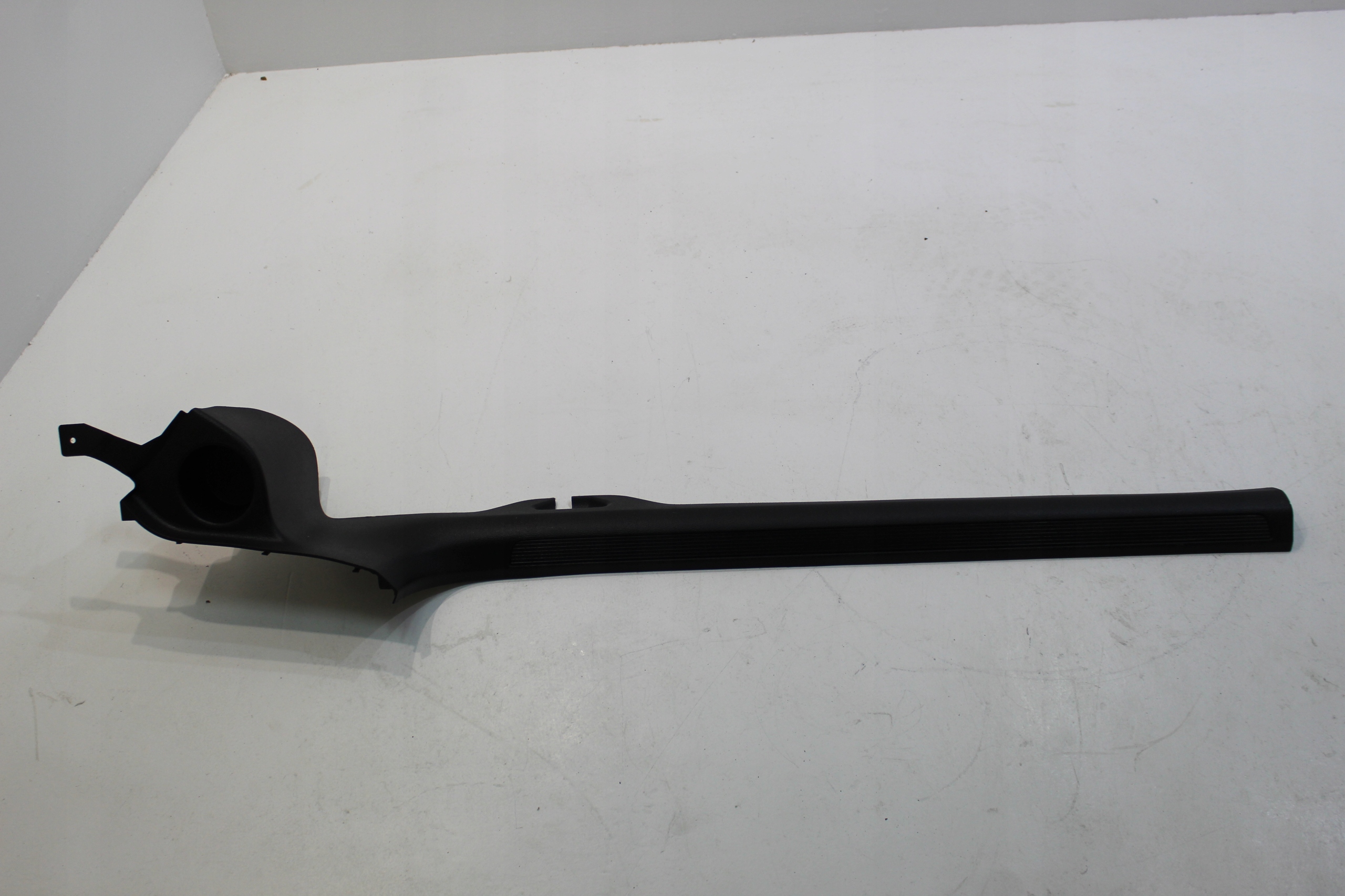 MBM GOLF 7 LISTWA PROGOWA PRAWA 5G3853372B 3DRZWI