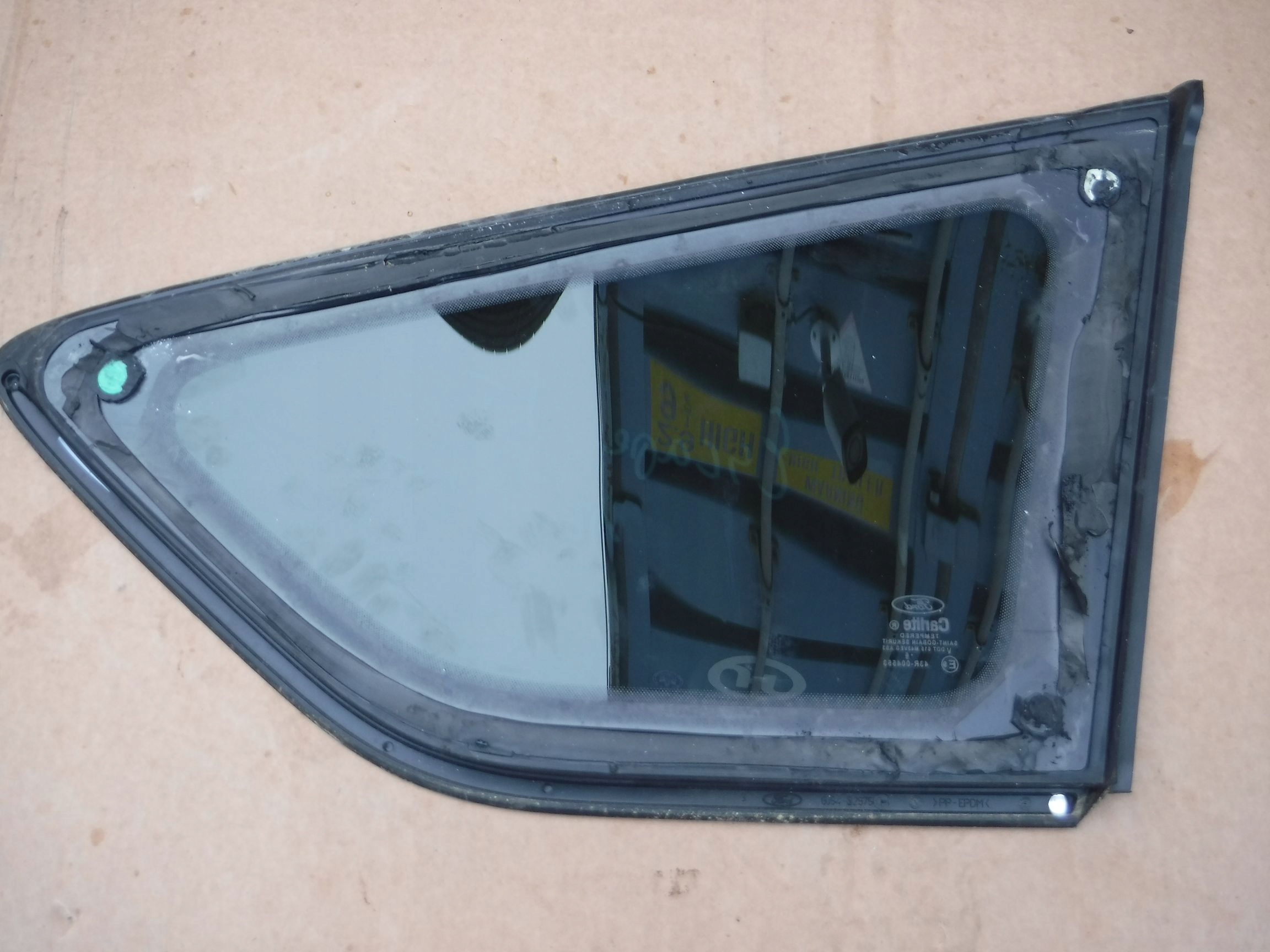 SZYBA KAROSERYJNA LEWA FORD ESCAPE USA Producent części Ford OE