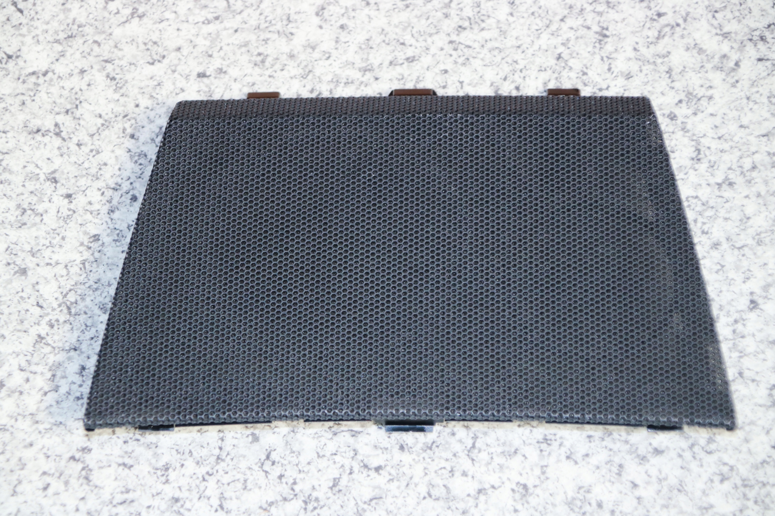 BMW I8 L12 L15 решетка центрального динамика 9284387