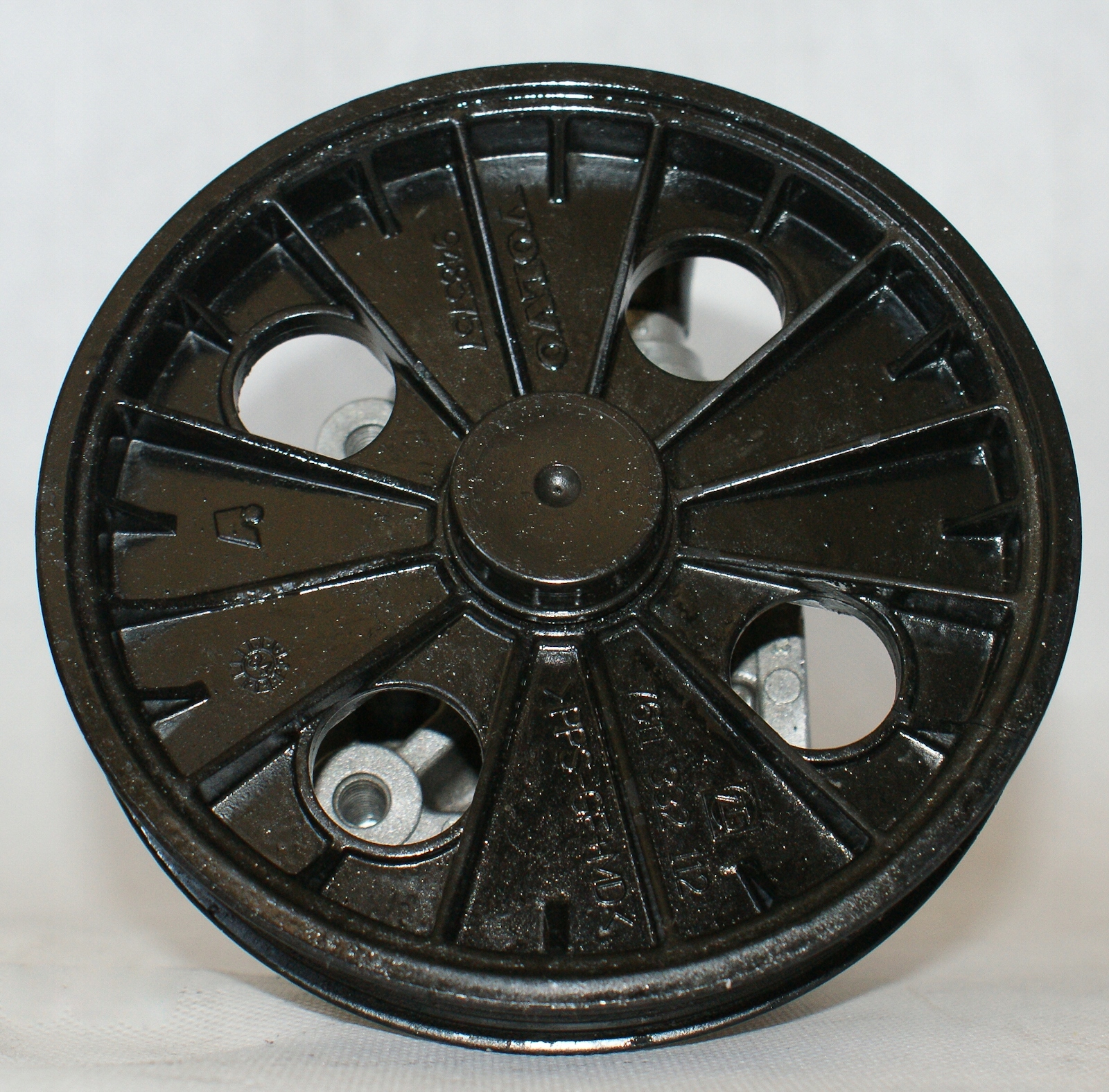 7613955147 - Насос гидроусилителя VOLVO S60 S80 V70 XC70