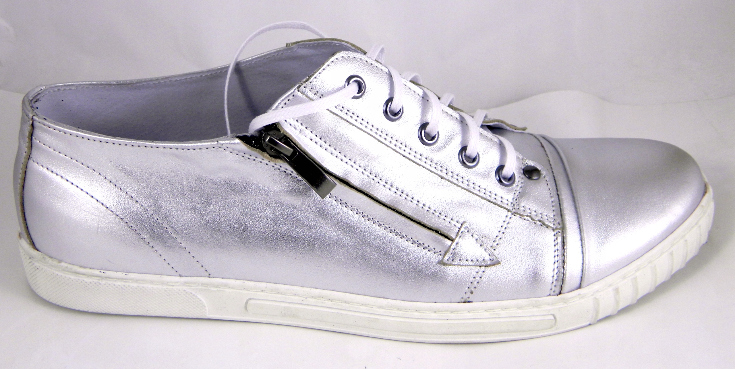 TRAMPKI Z ZAMKIEM PRODUKT POLSKI SKÓRA NAT roz. 42 Tęgość G