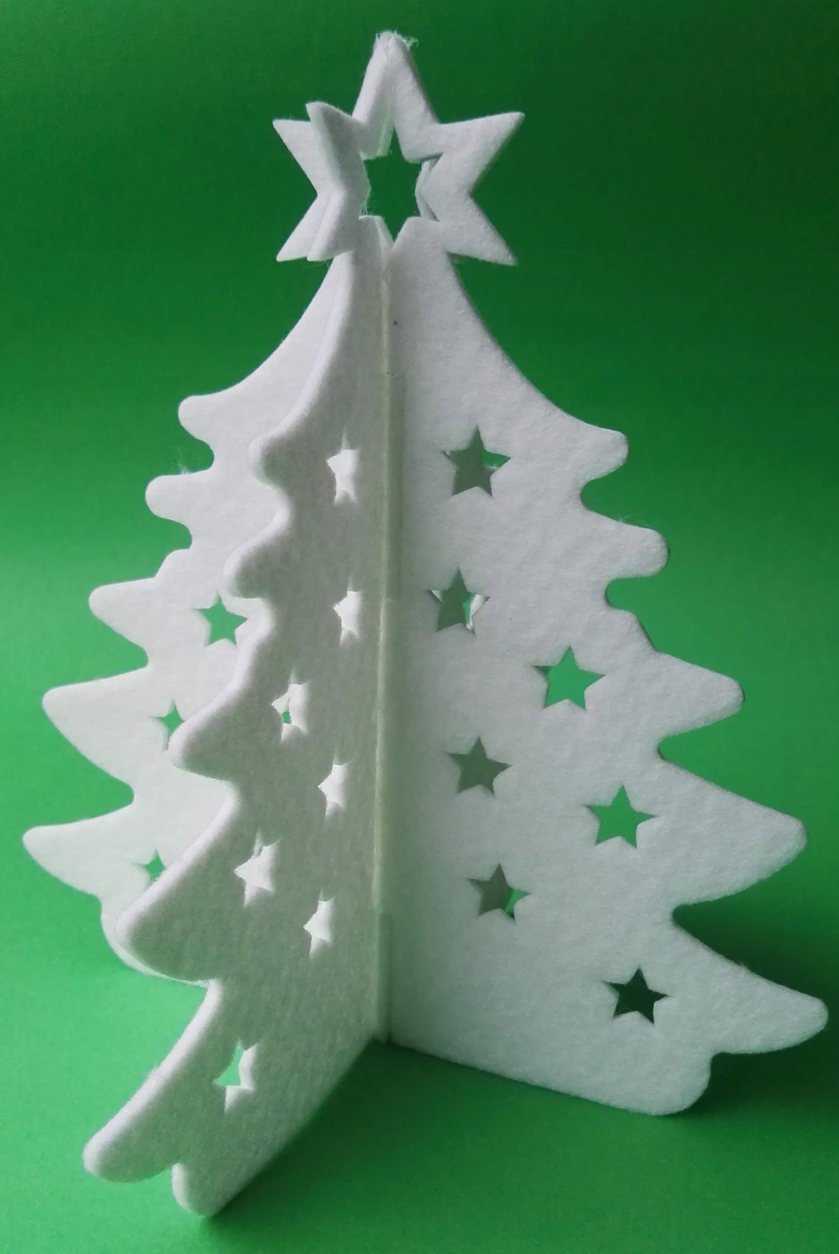 

Choinka świąteczna 19 cm biała filc, stojak 1 szt.