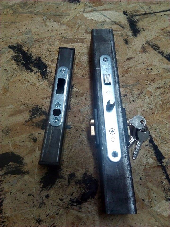 KASETA 40X40 Z ZAMKIEM HAKOWYM do bramy przesuwnej Marka inna