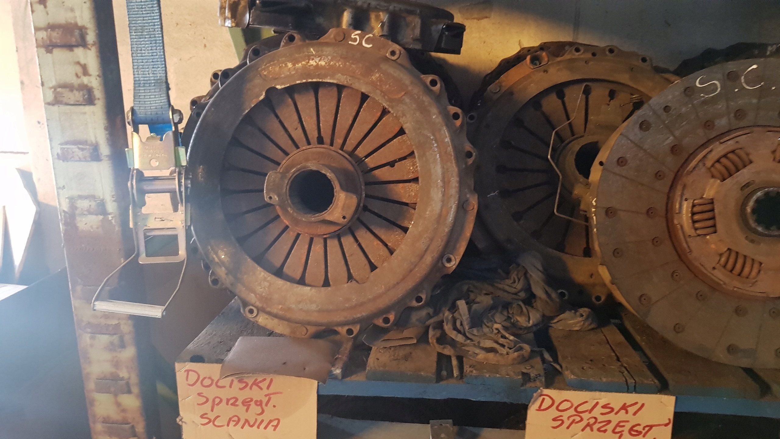 ЗАЖИМ СЦЕПЛЕНИЯ SCANIA R