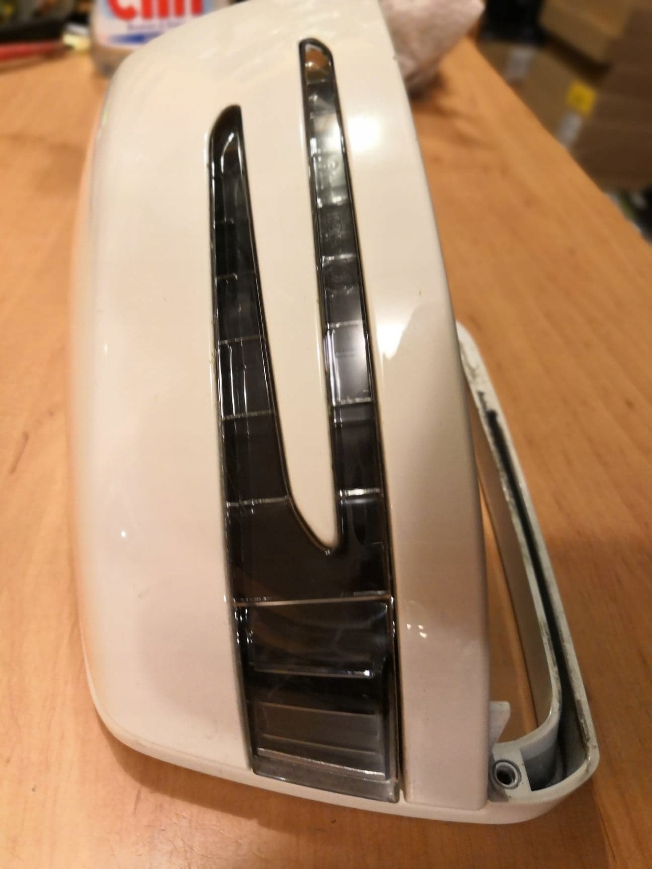 W204 204 COUPE LUSTERKO OBUDOWA LUSTERKA SZKLO