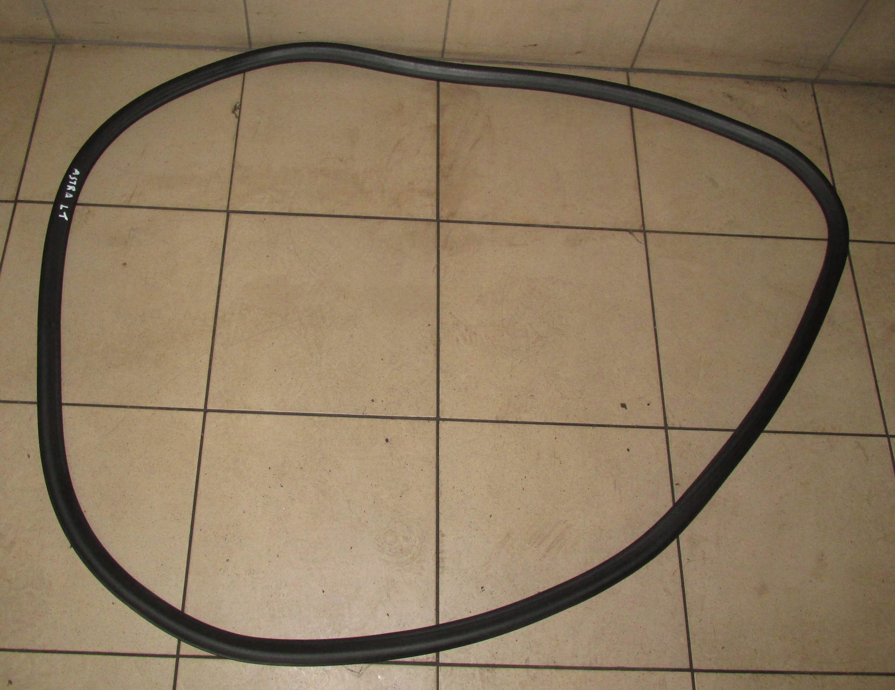 OPEL ASTRA K V USZCZELKA DRZWI TYL KAROSERYJNA L P Producent części Opel OE