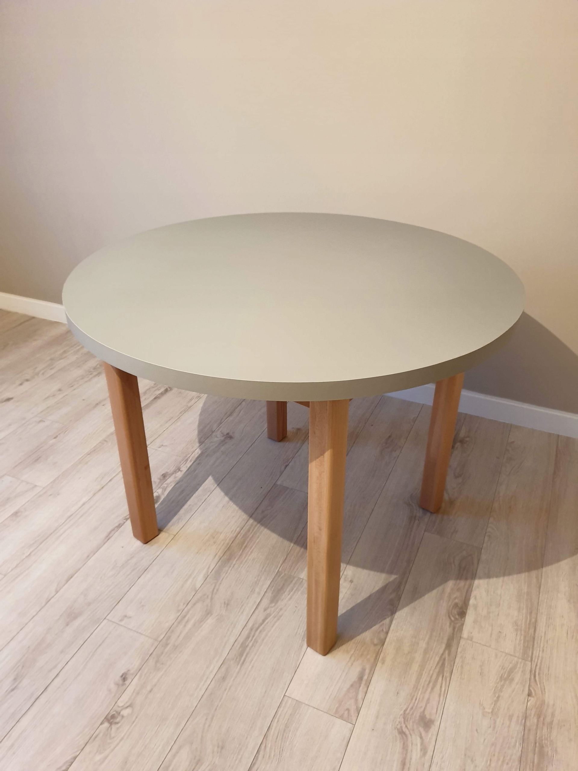 Stół kuchenny o średnicy 80 cm