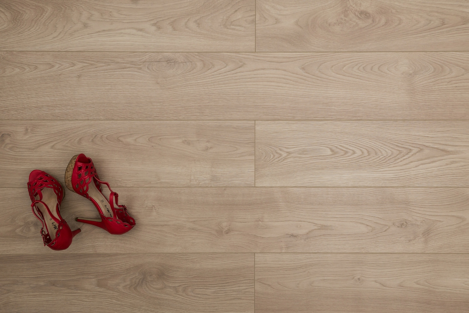 PANELE PODŁOGOWE KRONOTEX MAMMUT AC5 12MM Grubość całkowita 12 mm