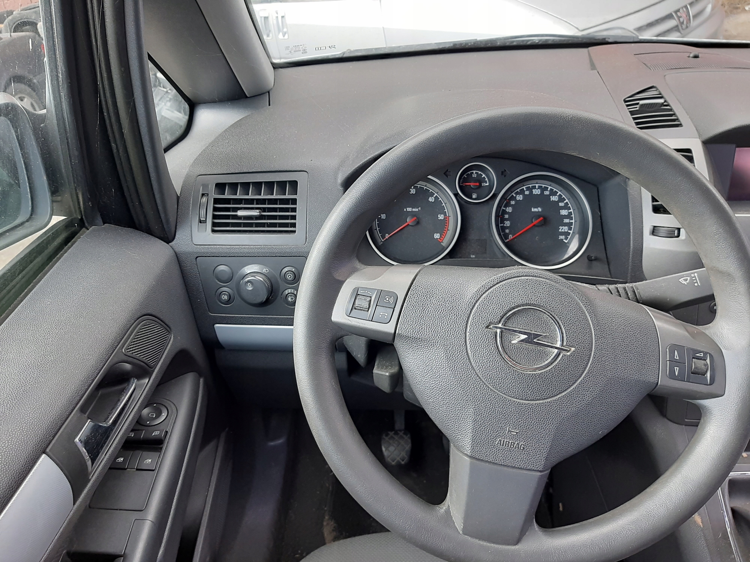 DESKA ROZDZIELCZA OPEL ZAFIRA B 2007 Producent części Opel OE