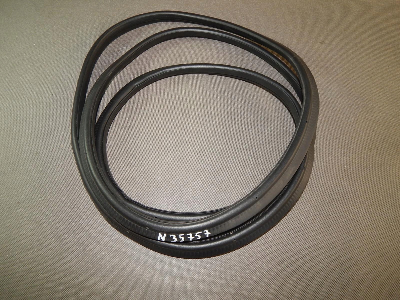 FABIA III USZCZELKA KLAPY BAGAŻNIKA 6V6827705D