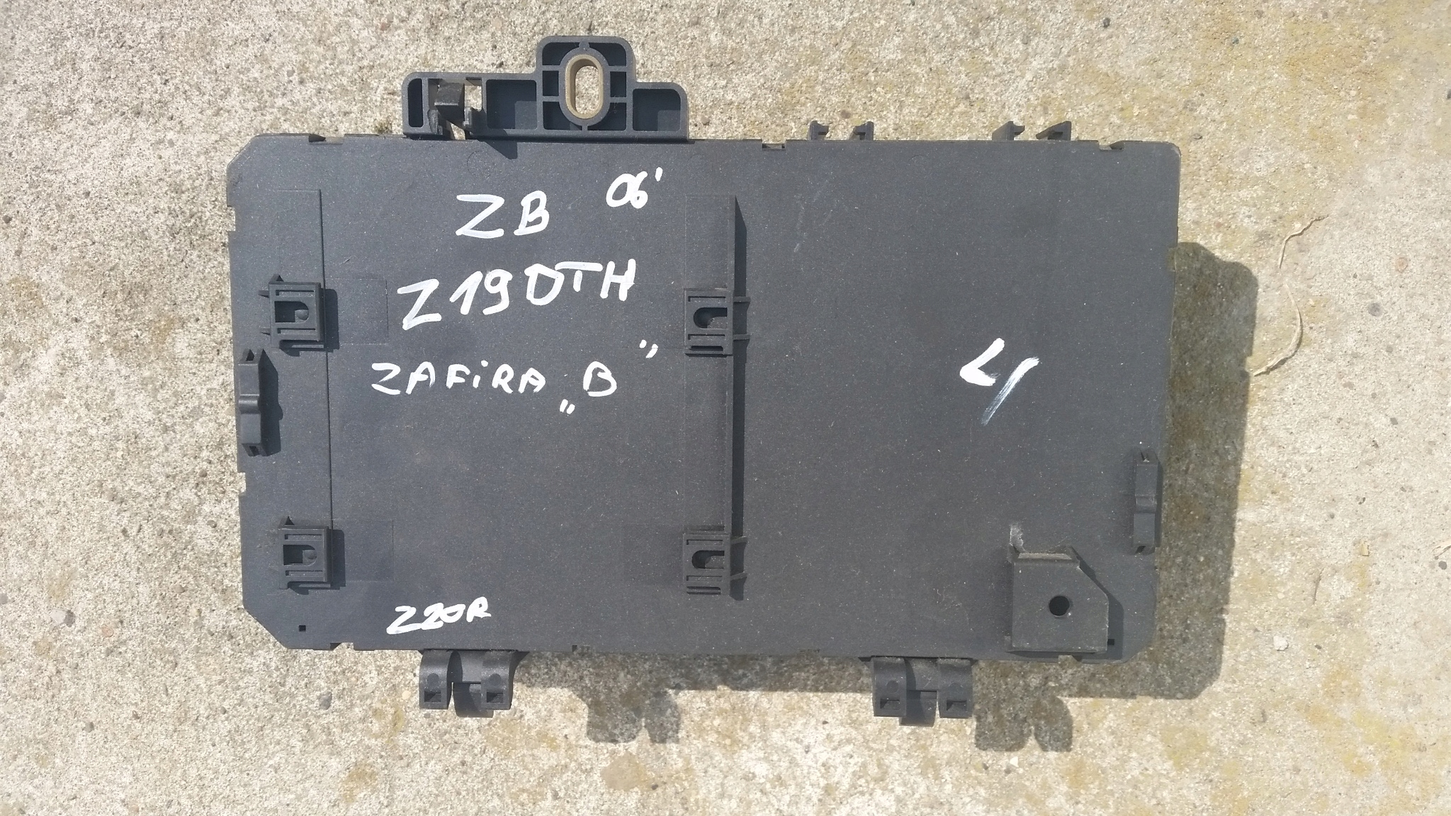 Крышка предохранителей опель зафира б 13206751GY opel astra h 1.4 16v bsi , блок предохранителей купить бу в Ростове