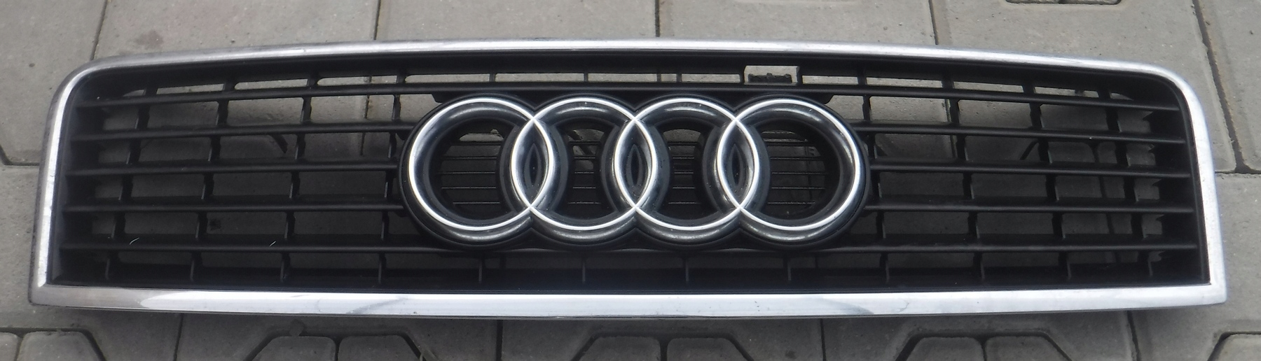 Audi A6 C5 V8 4B3 atrapa grill oryginał