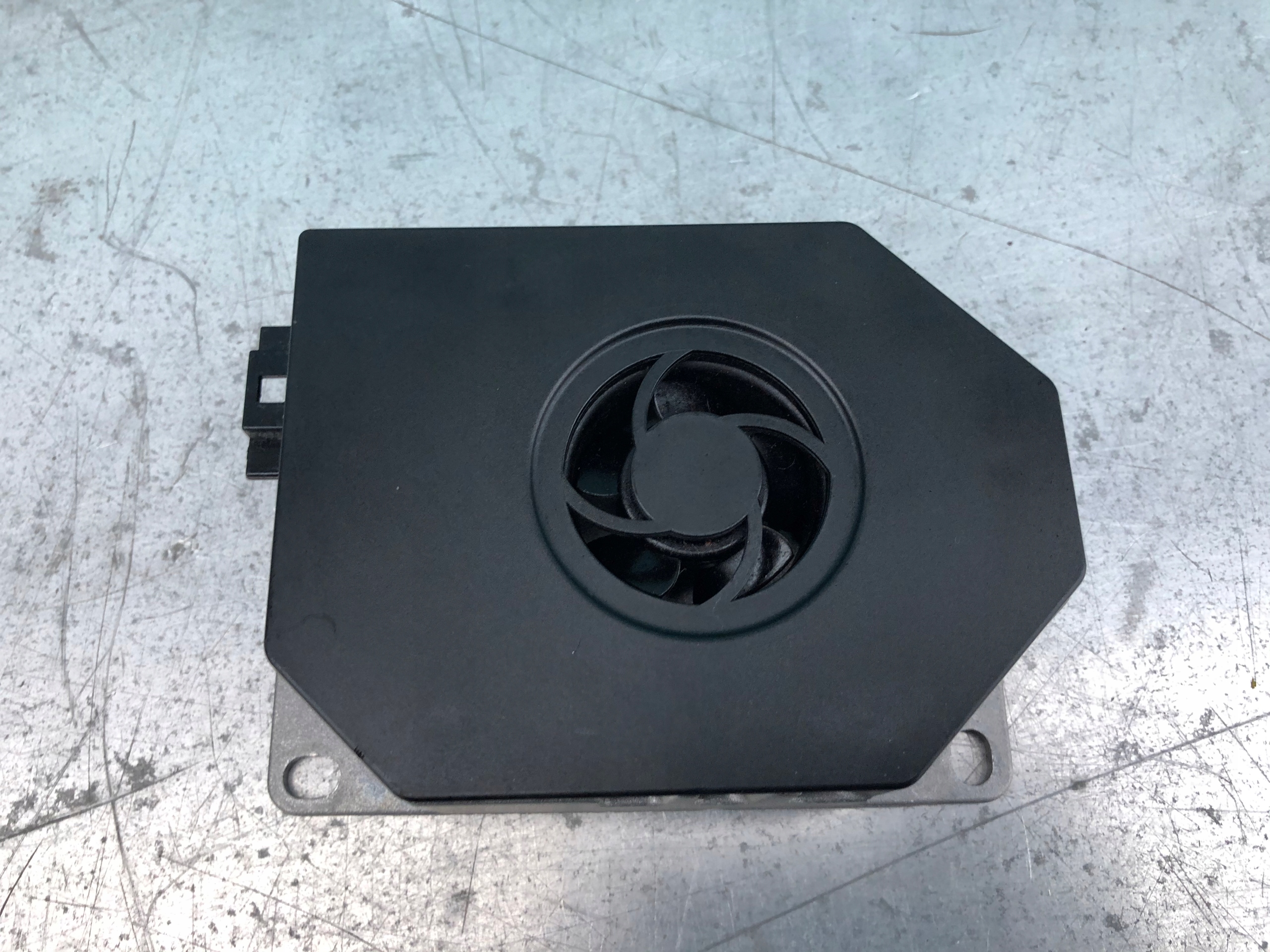 MERCEDES ML W164 X164 WZMACNIACZ HARMAN KARDON