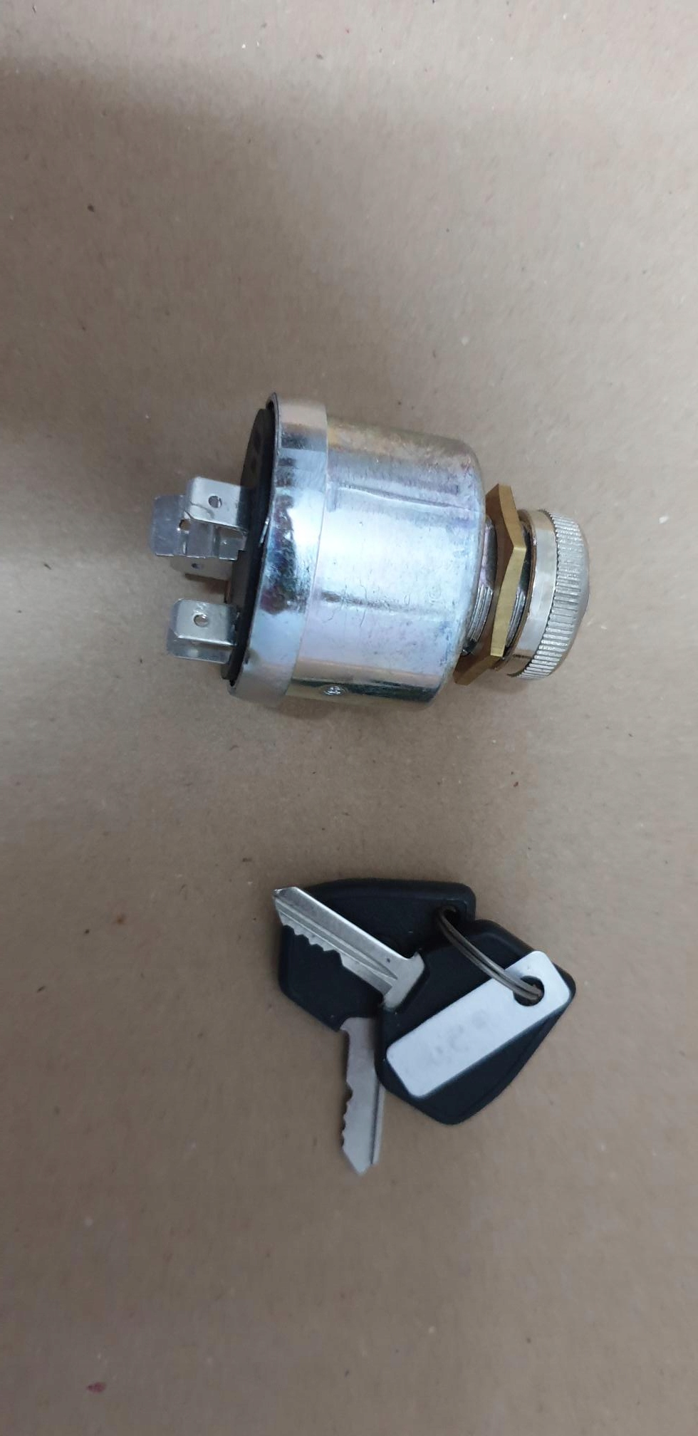 001-108-000072 - Замок зажигания Pronar Zefir 85 / 85K / 90 оригинал