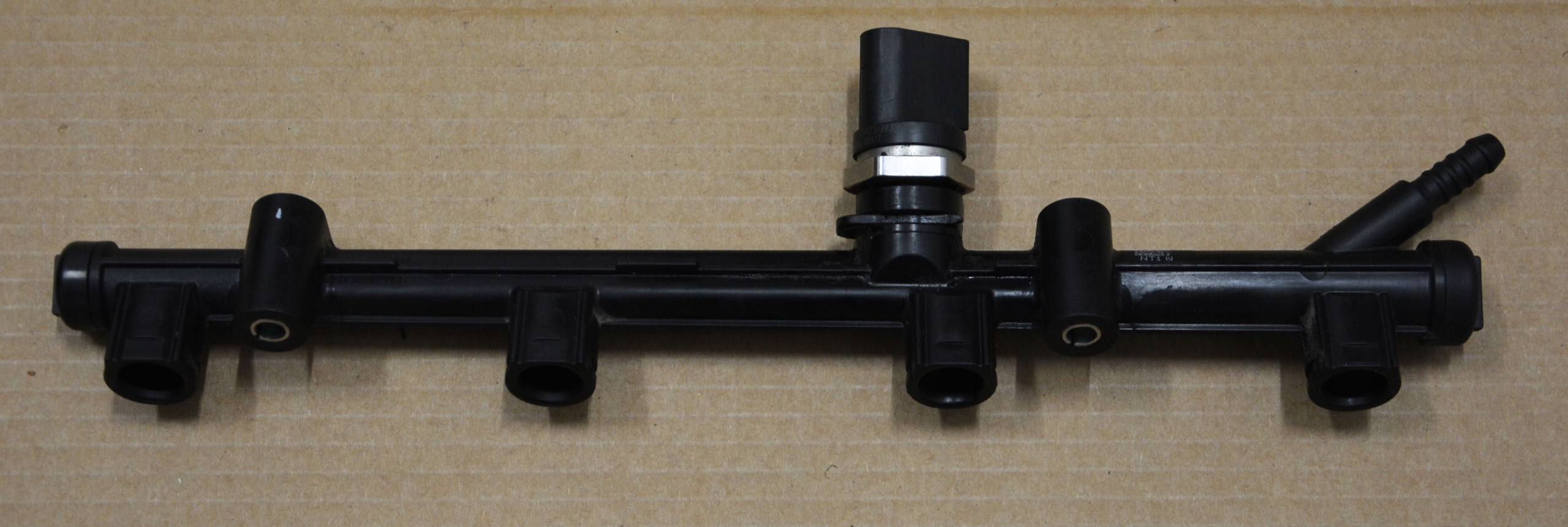 06K133681A 06H906051G VW TOUAREG LISTWA WTRYSKOWA