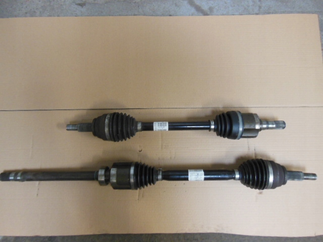 Renault OE91018240r полуось передняя L