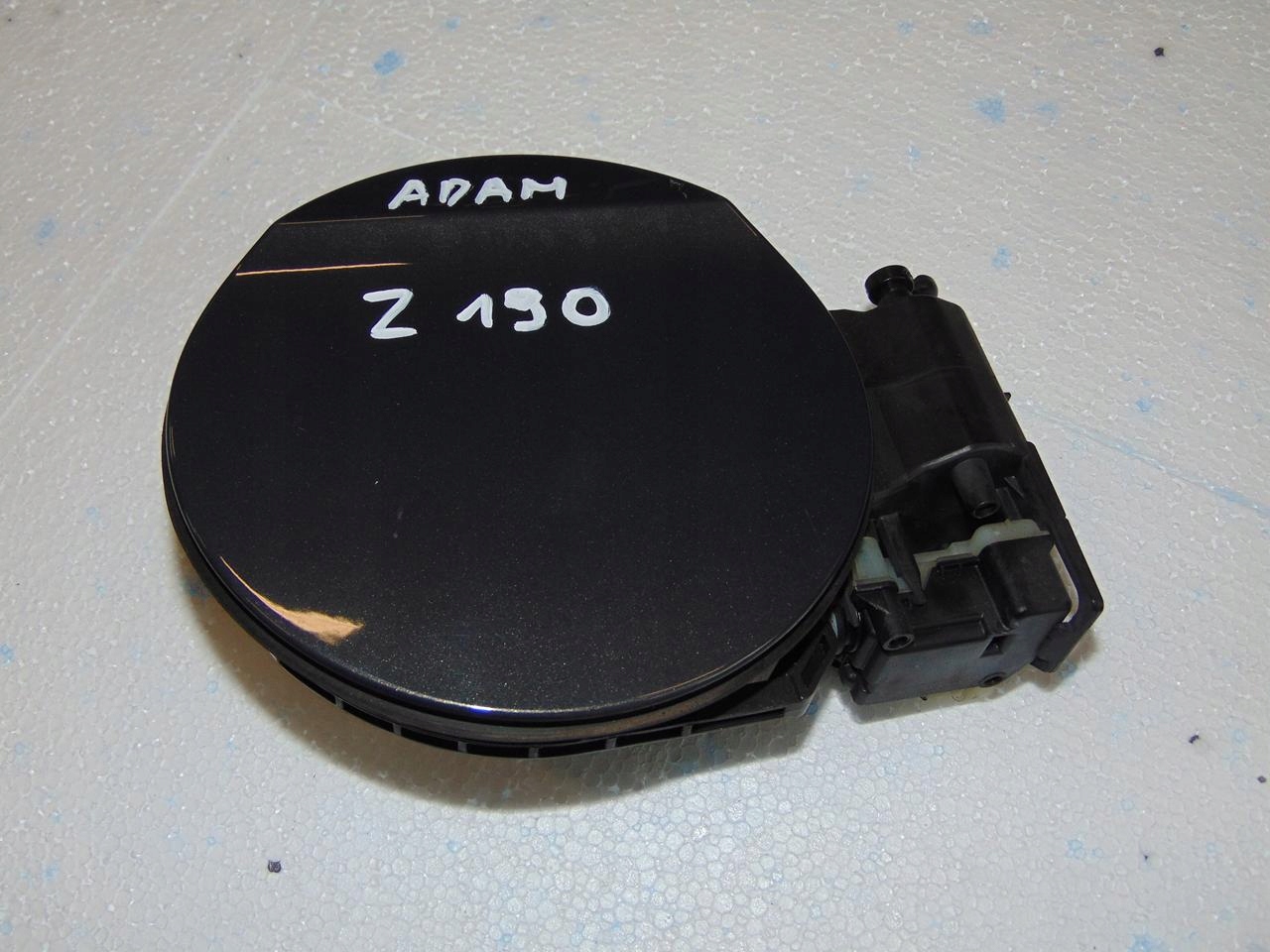 Klapka wlewu paliwa Z190 OPEL ADAM org
