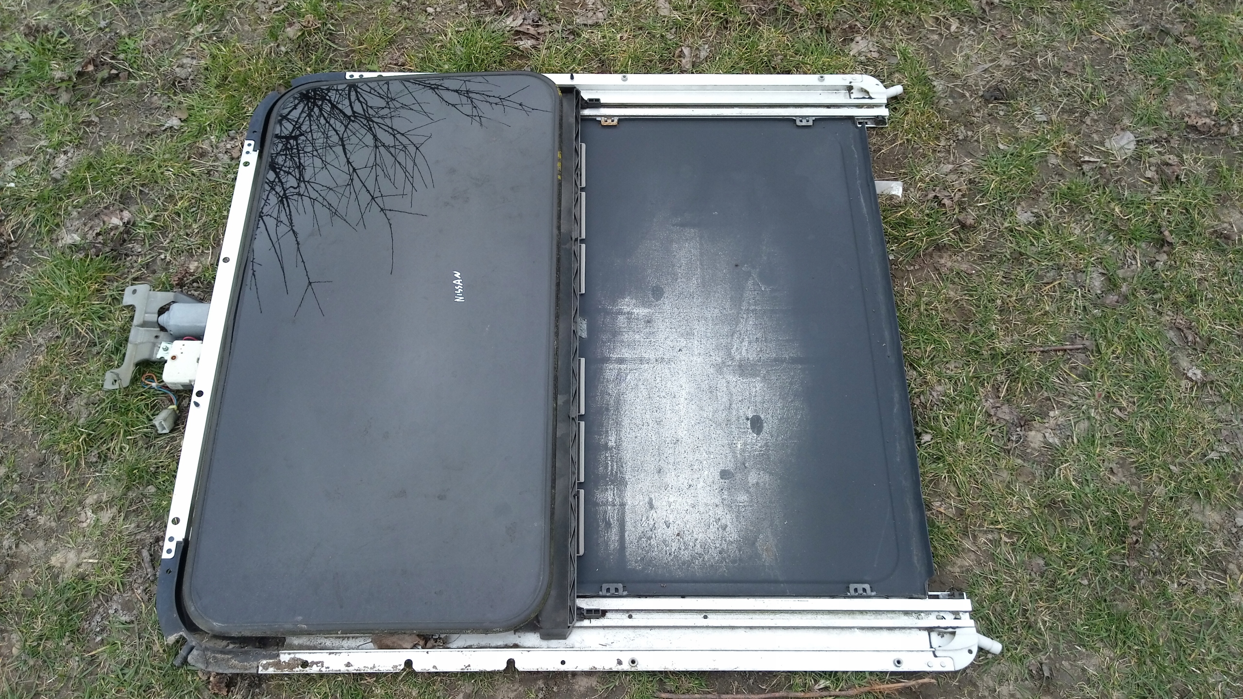 NISSAN ALMERA TINO ЛЮК НА КРЫШЕ