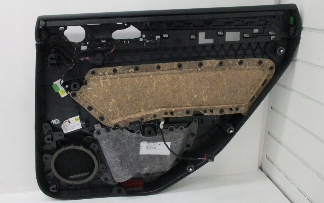 дверные карты левый задний vw PASSAT B8 3G8867211
