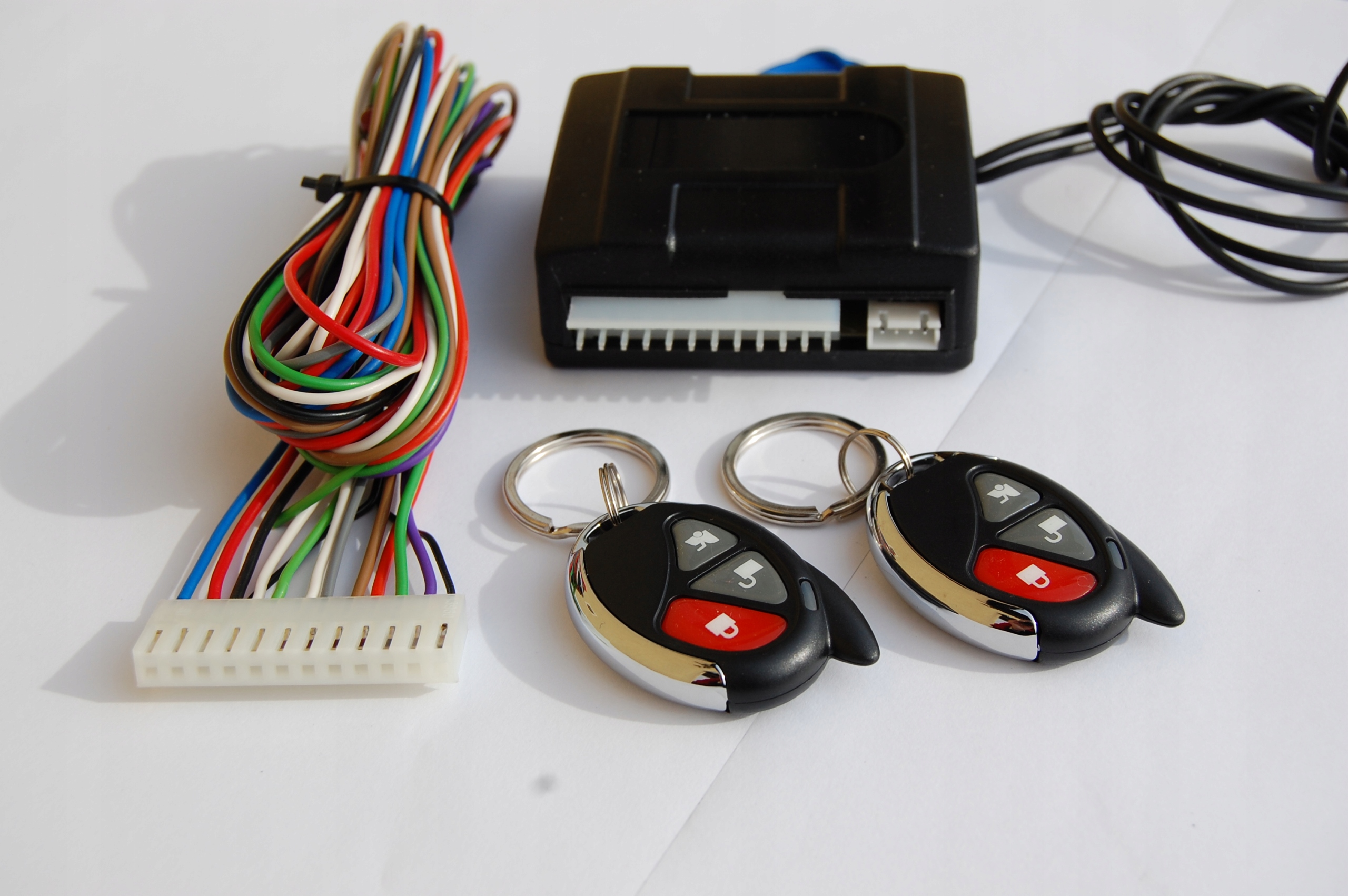 AUTOALARM CYKLOP C1 WYPRODUKOWANY W POLSCE HOMOLOGACJA E20 KOD KEELOQ EAN (GTIN) 0787986243019