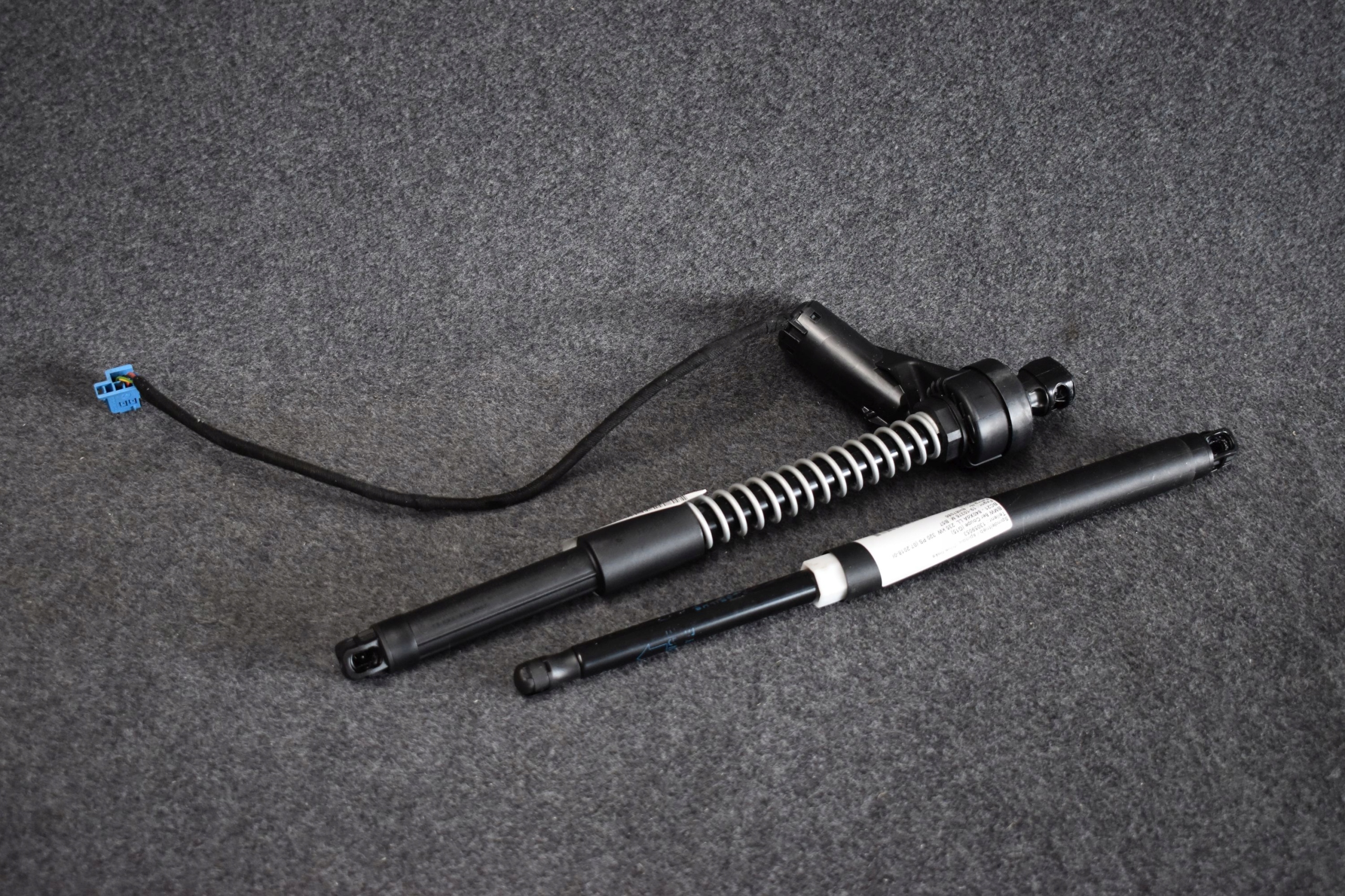Dämpfer Gasfeder hinten heckklappe BMW 8 G15
