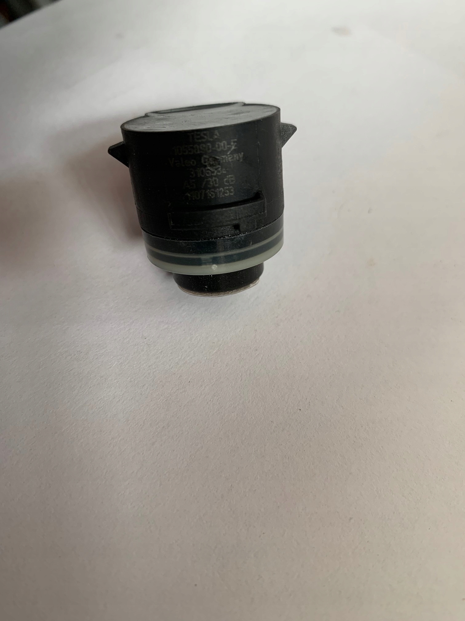 Tesla X czujnik drzwi FALCON NOWY 1055890-00-E Waga produktu z opakowaniem jednostkowym 1 kg