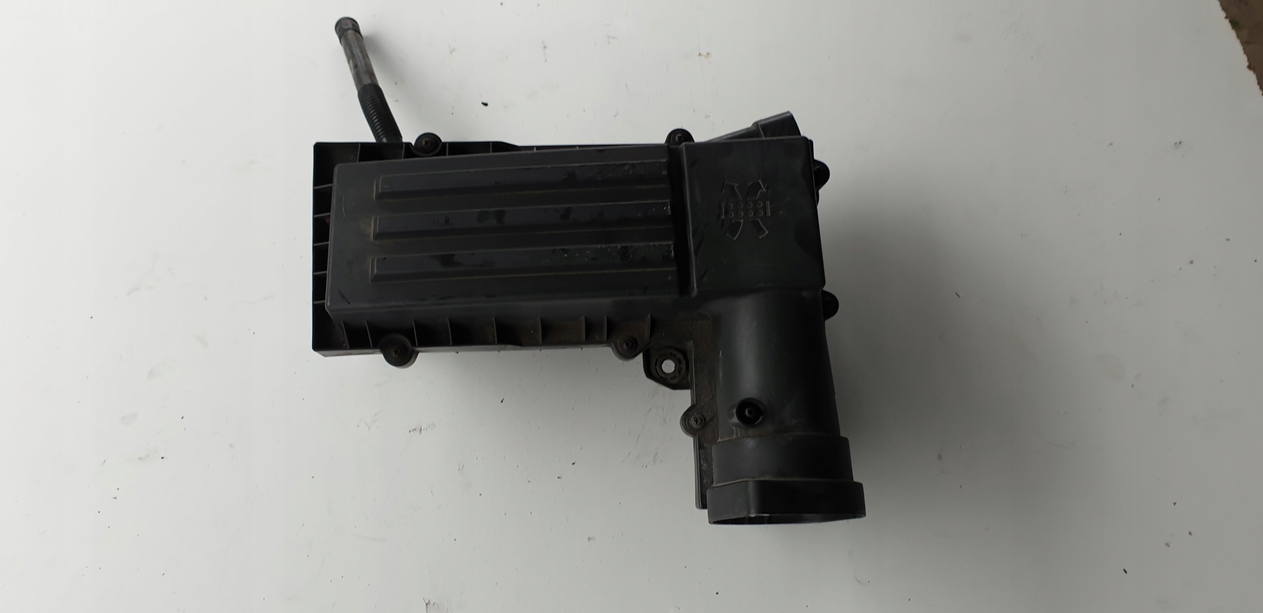 VW Passat B6 2.0 TDI Obudowa fitra powietrza