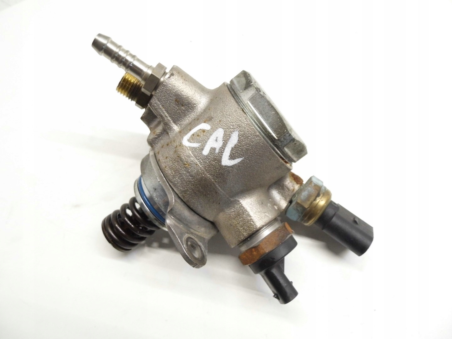 Топливный насос AUDI A4 A5 A7 3.2 FSI дюйм 06E127025Q