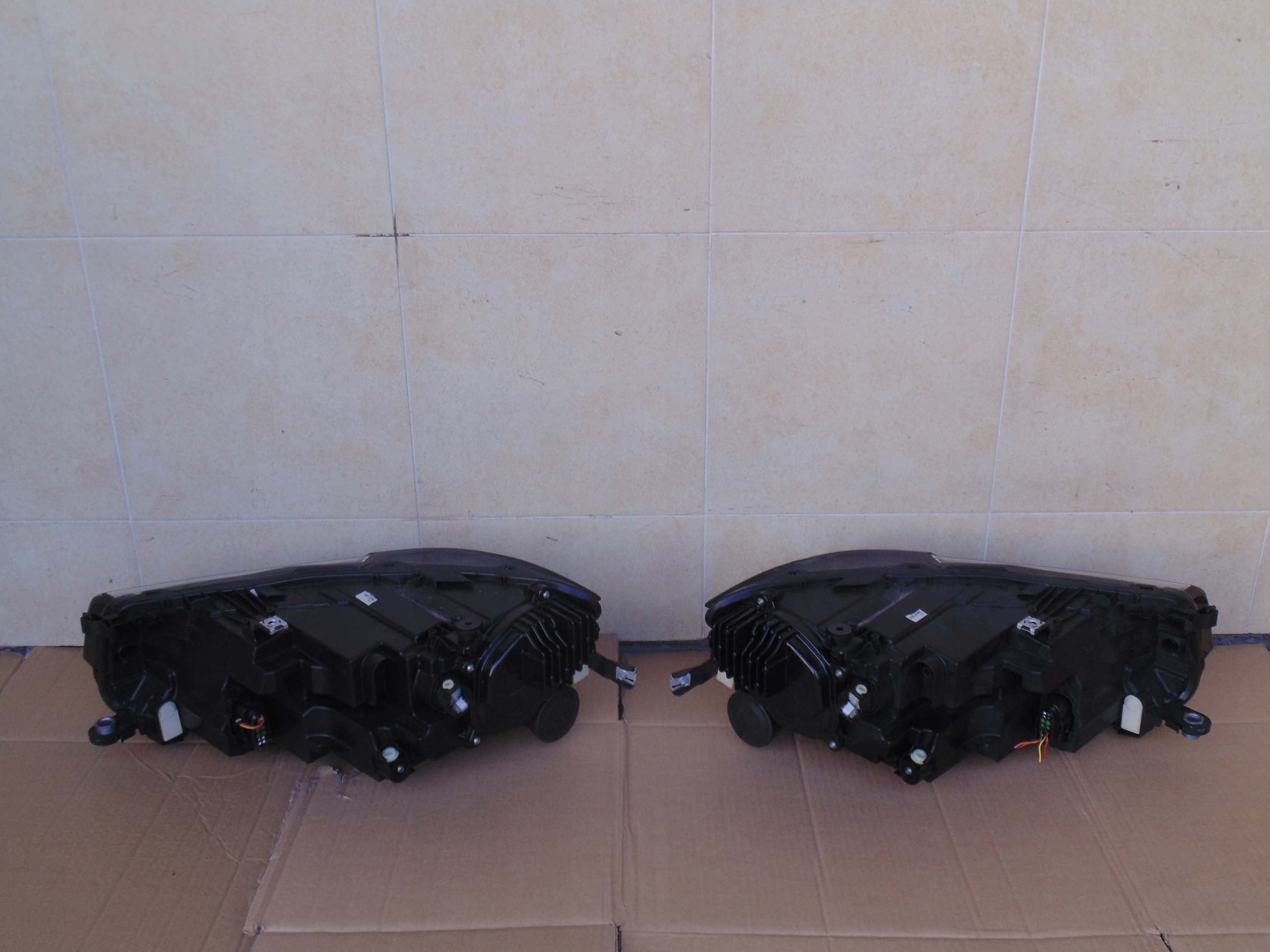 LAMPY KOMPLET LAMPA LEWA PRAWA FULL LED VW VOLKSWAGEN T-CROSS 2GM 2019 ROK Strona zabudowy lewe + prawe