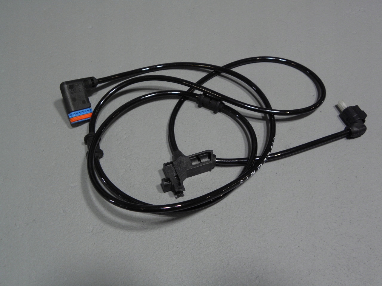 Датчик abs тагер. Датчики абс лексус рх 300 2002. Датчик абс задний левый тойота королла 2011 года. 4. Левый сенсор.