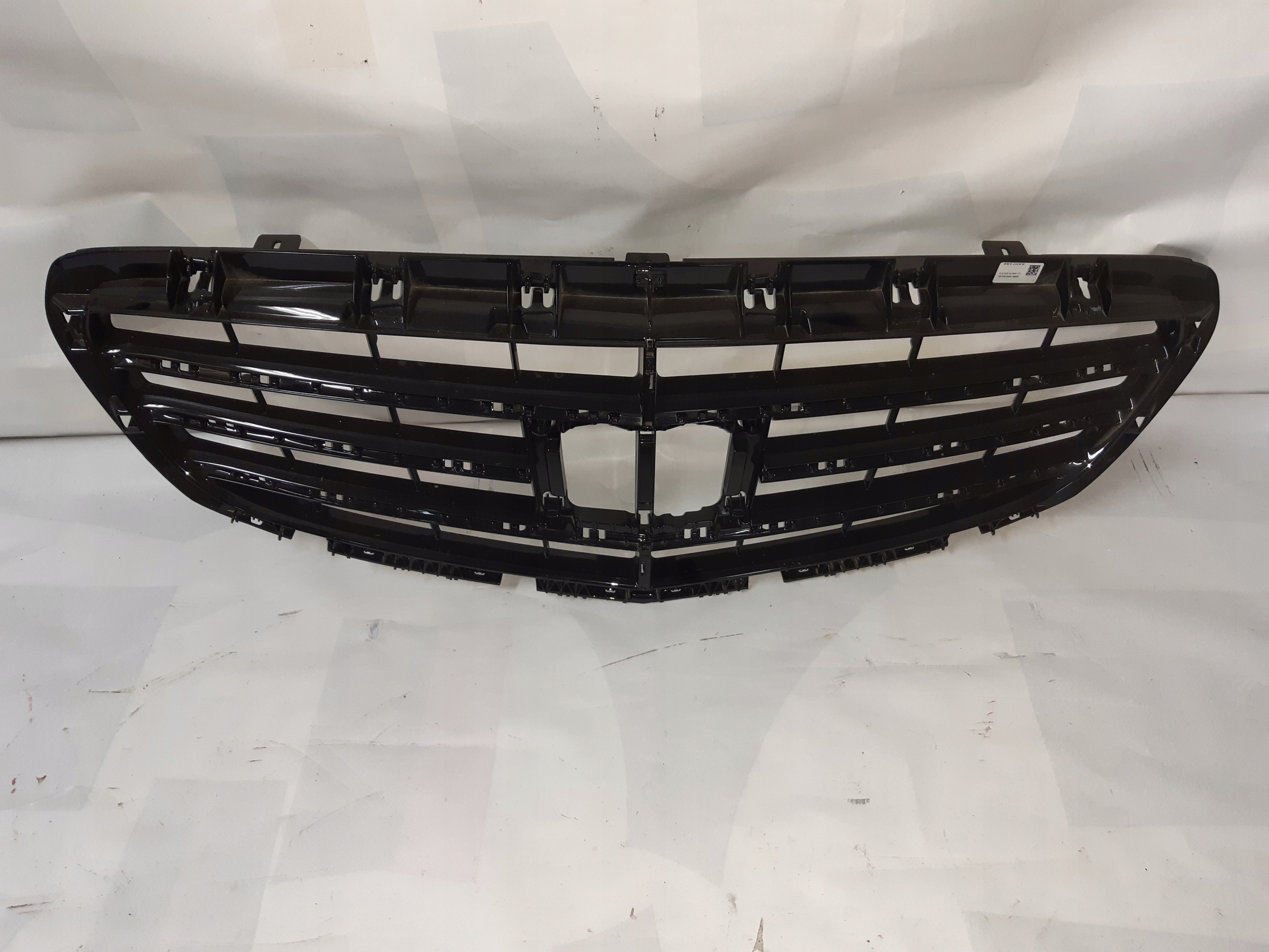 решетка радиатора MERCEDES W205 A205880 13/14 83