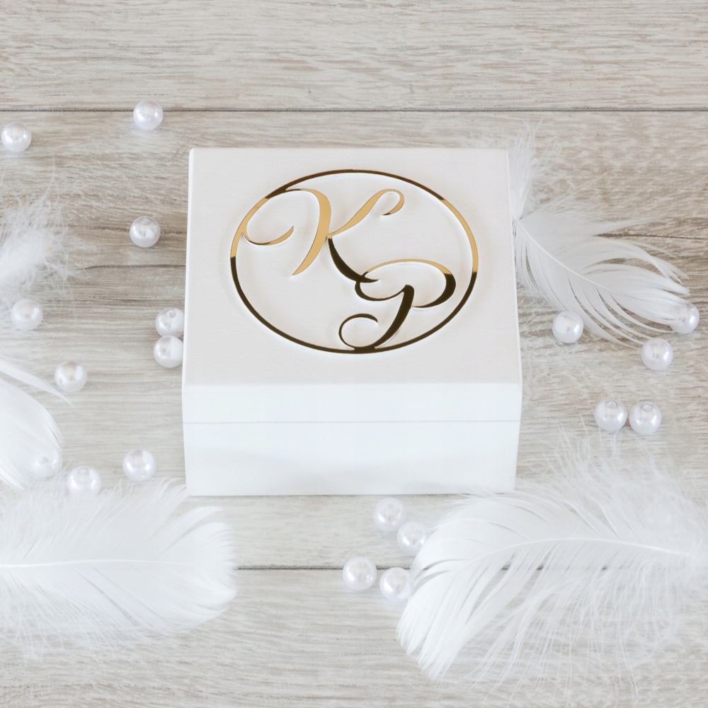 Pudełko na obrączki z lustrzanymi elementami-białe Wysokość produktu 4.5 cm