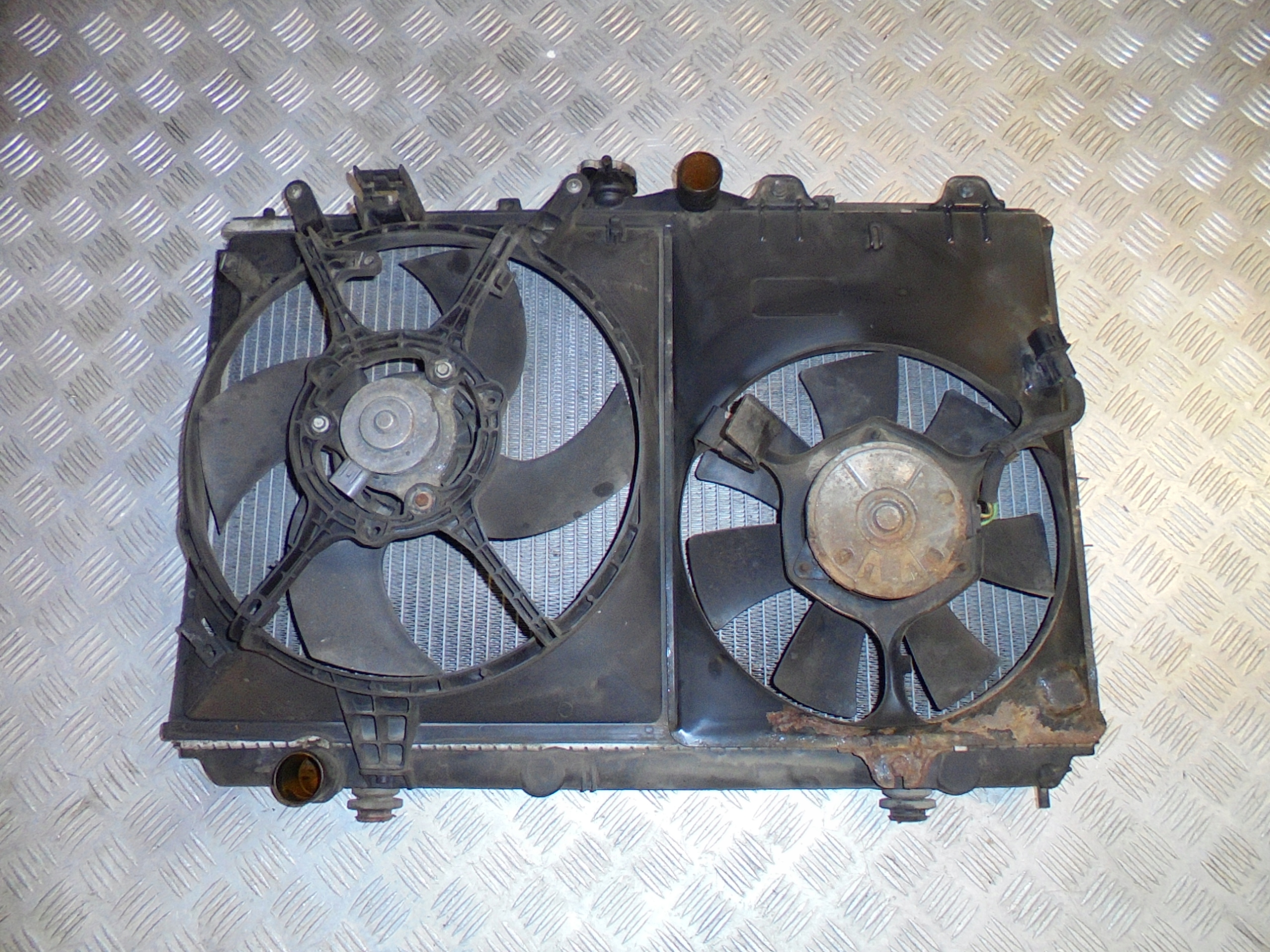 CHŁODNICA WODY WENTYLATOR SPACE STAR I 1.3 16V